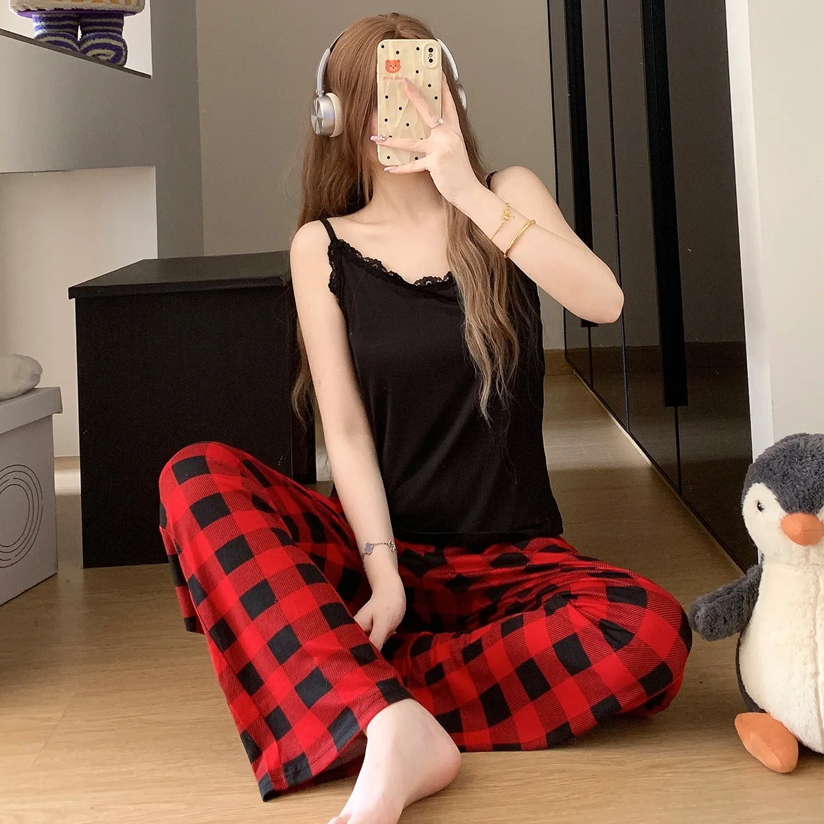 Женский домашний комплект: летние клетчатые брюки на бретелях и пижама из двух предметов, красная повседневная пижама без рукавов, женское белье
Женский домашний комплект: летние клетчатые брюки на бретелях и пижама из двух предметов, красная повседневная пижама без рукавов, женское белье