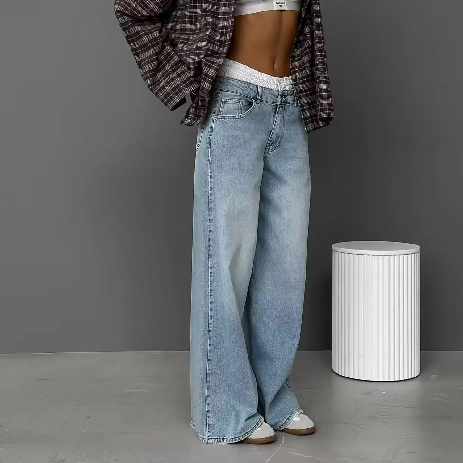 Женские джинсы с высокой талией и широкими штанинами на резинке — свободный подол, мягкий потертый джинс (разные цвета)
Женские джинсы с высокой талией и широкими штанинами на резинке — свободный подол, мягкий потертый джинс (разные цвета)