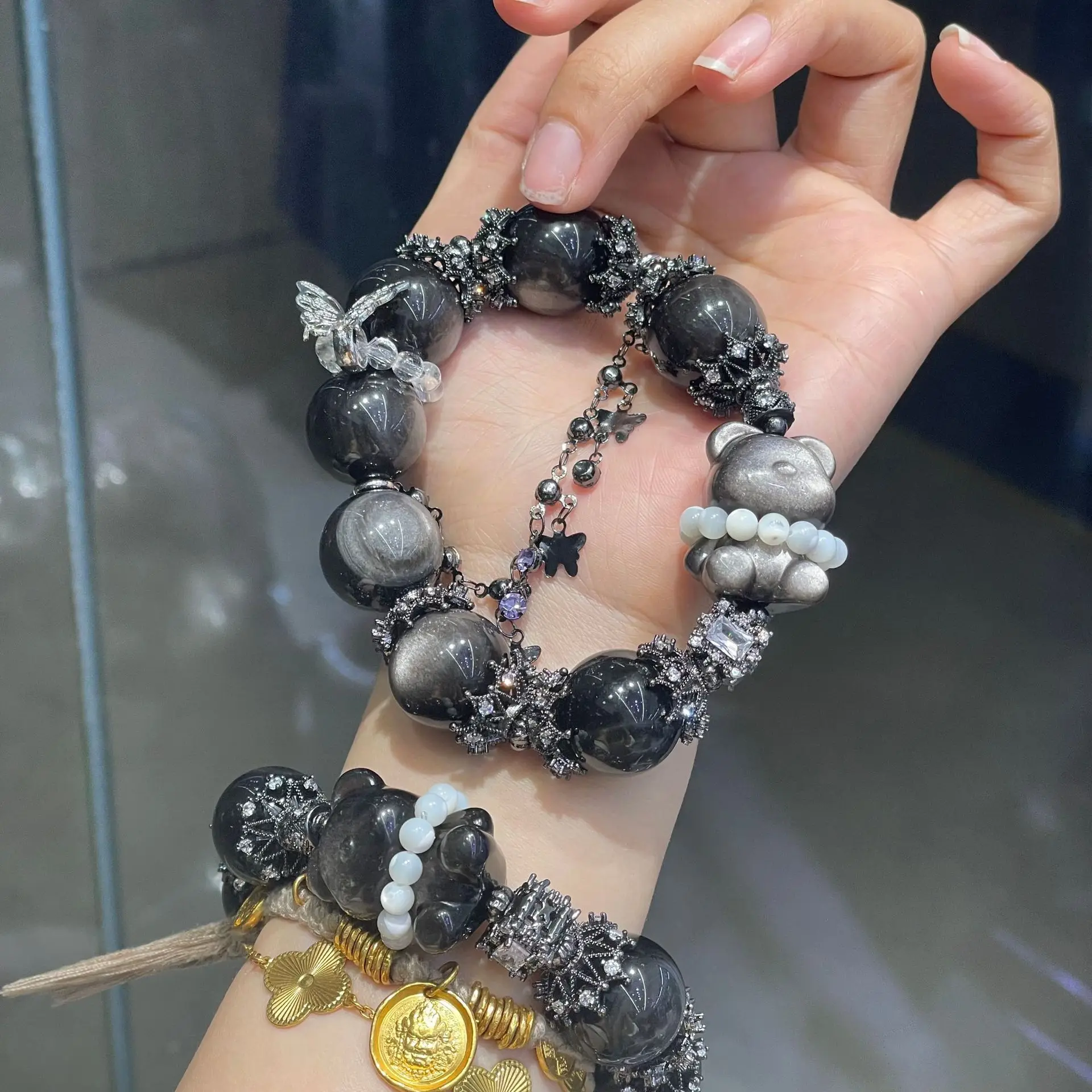 Natural Obsidian Single-strand Bracelet with Silver Sheen Obsidian Bear - A Stylish and Luxurious Beaded Bracelet
Natural Obsidian Single-strand Bracelet with Silver Sheen Obsidian Bear - A Stylish and Luxurious Beaded Bracelet