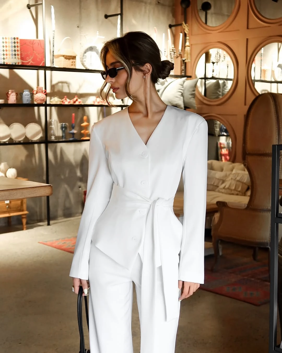New Design Tailored 2 Pcs Women Suits Blazer Pants V-Neck Slim Fit Single Breasted Long Sleeves Simple Stylish Women Customized
New Design Tailored 2 Pcs Women Suits Blazer Pants V-Neck Slim Fit Single Breasted Long Sleeves Simple Stylish Women Customized