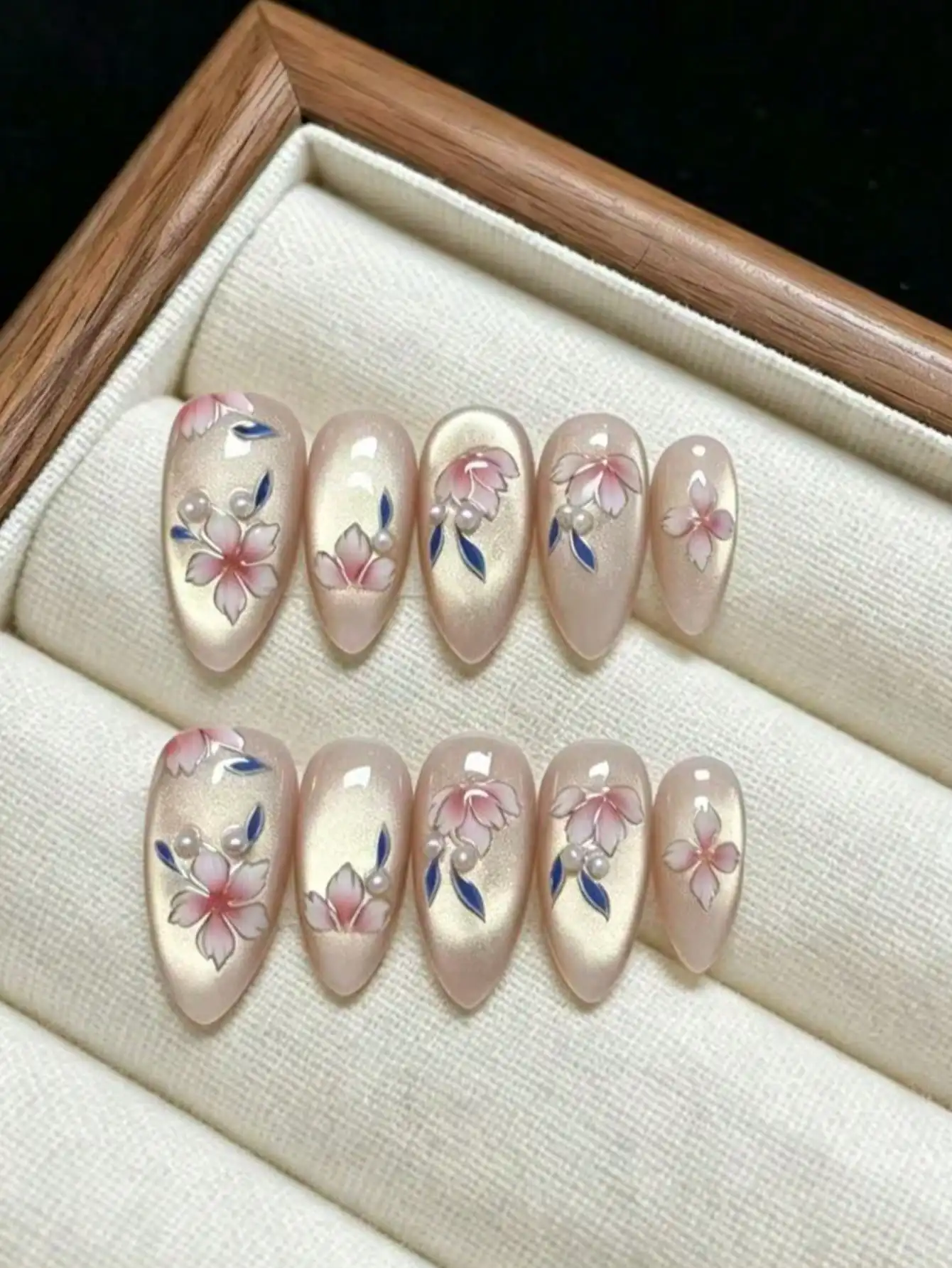 10pcs Handmade Nail Stickers, Y2K Style, Pink Cat Eye, 3D Hand-Painted Gold Rim Green Leaf Red Flower, Fresh Glowing
10pcs Handmade Nail Stickers, Y2K Style, Pink Cat Eye, 3D Hand-Painted Gold Rim Green Leaf Red Flower, Fresh Glowing