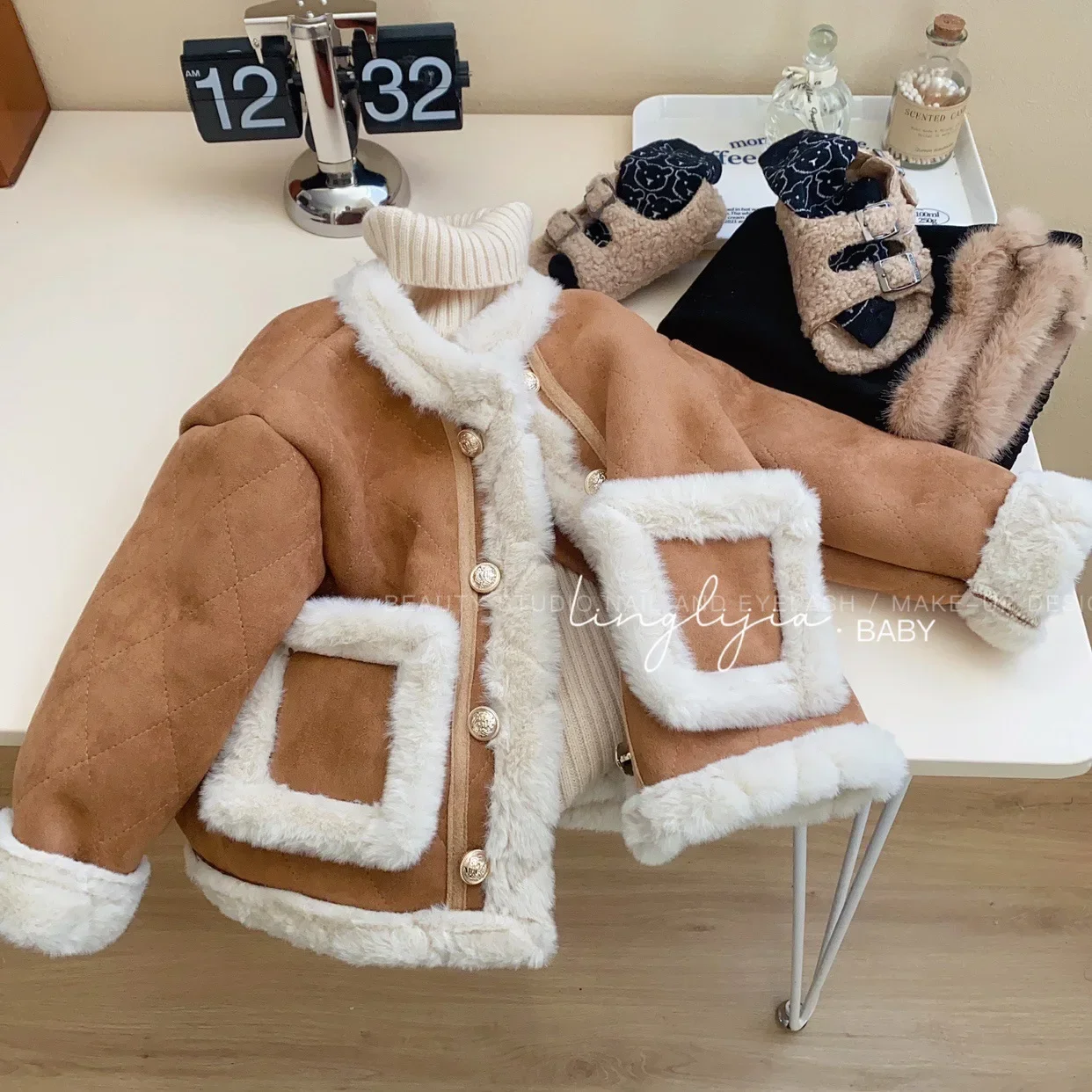 Girls Winter Wear Thick Coat 2023 New Korean Style Baby Short Plush Warm Clothes Girls Cotton Worm Soft Comfortable Jackets
Girls Winter Wear Thick Coat 2023 New Korean Style Baby Short Plush Warm Clothes Girls Cotton Worm Soft Comfortable Jackets