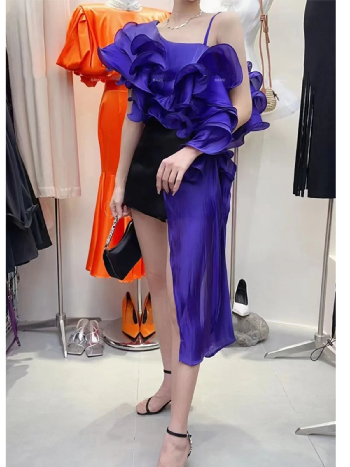 Летняя женская шифоновая блузка 2026 года с кружевной отделкой и асимметричным дизайном, приталенная, для узкого круга аудиторий, повседневная модная рубашка
Летняя женская шифоновая блузка 2026 года с кружевной отделкой и асимметричным дизайном, приталенная, для узкого круга аудиторий, повседневная модная рубашка