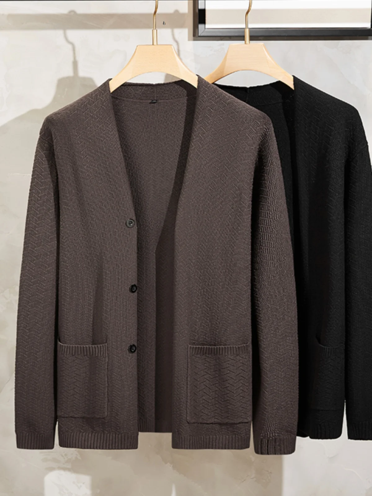 Мужской длинный вязаный кардиган, повседневный, больших размеров, весна-осень, однотонный свитер с V-образным вырезом, эластичная повседневная модная верхняя одежда
Мужской длинный вязаный кардиган, повседневный, больших размеров, весна-осень, однотонный свитер с V-образным вырезом, эластичная повседневная модная верхняя одежда