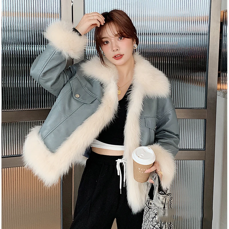 Real Fur Women's Coat Autumn And Winter Korean Casual Solid Color Genuine Sheepskin Splicing Square Collar Fox Fur Jacket F
Real Fur Women's Coat Autumn And Winter Korean Casual Solid Color Genuine Sheepskin Splicing Square Collar Fox Fur Jacket F