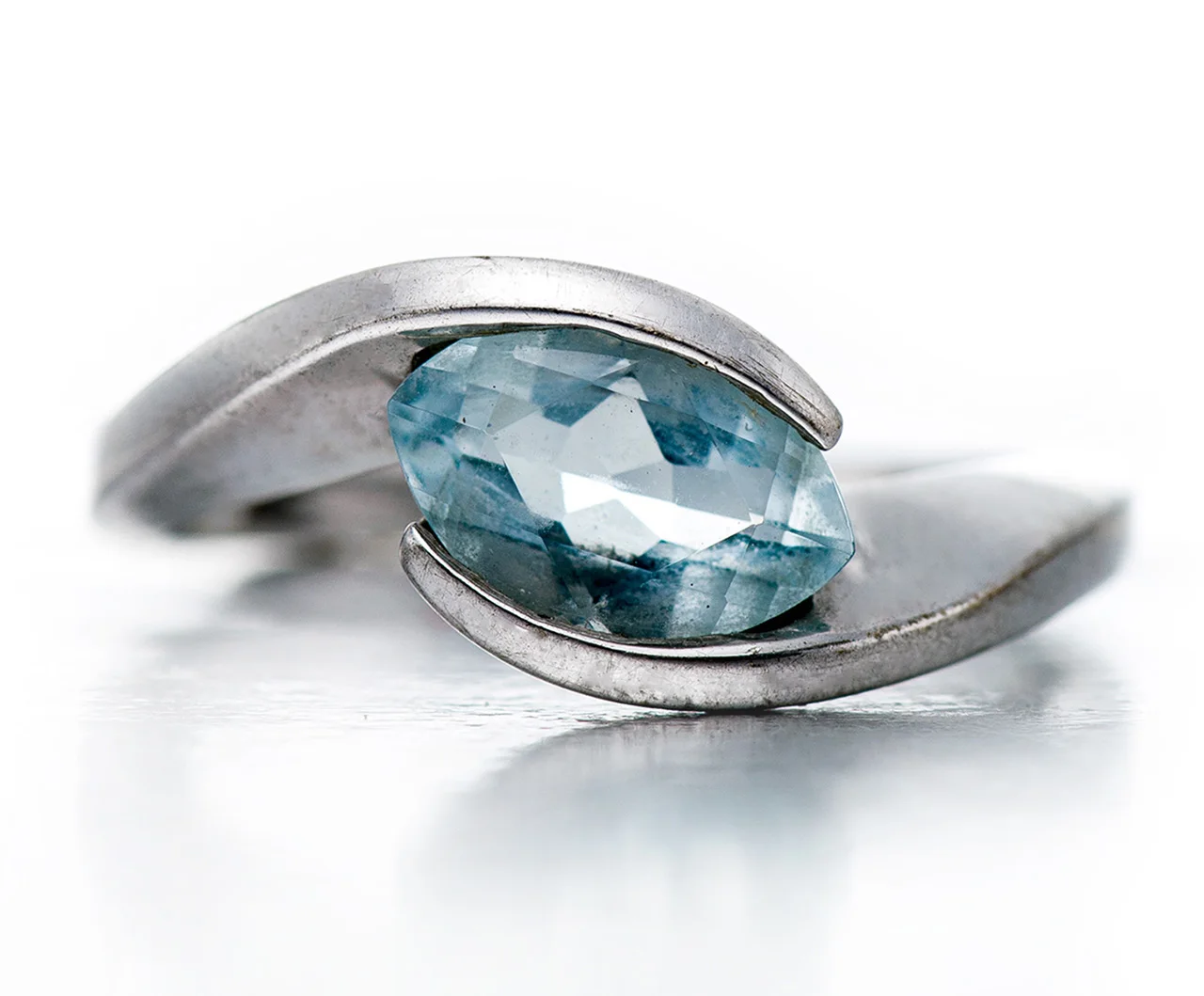 Кольцо GESIDE из стерлингового серебра с аквамарином и родием
Кольцо GESIDE из стерлингового серебра с аквамарином и родием