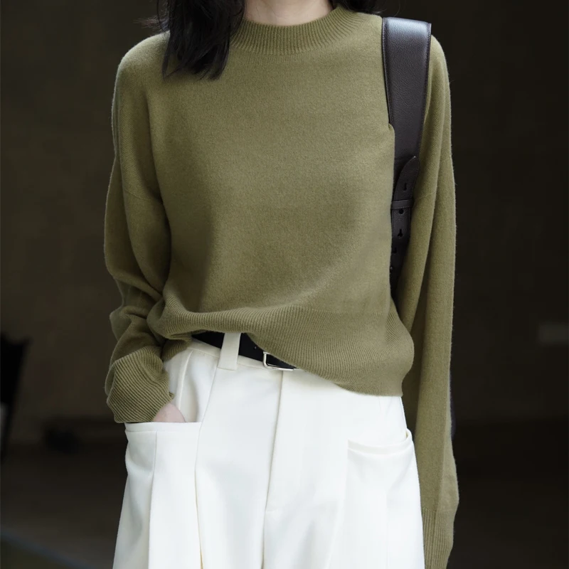 Autumn and winter women's casual solid color round neck long sleeve loose sweater
Autumn and winter women's casual solid color round neck long sleeve loose sweater