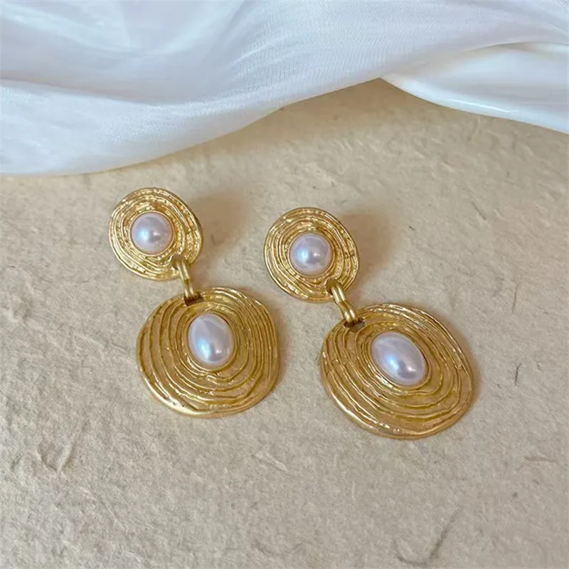 Elegant Metal Circle Pearl Drop Earrings for Women Fashionable Statement Jewelry for Daily Wear And Parties
Elegant Metal Circle Pearl Drop Earrings for Women Fashionable Statement Jewelry for Daily Wear And Parties