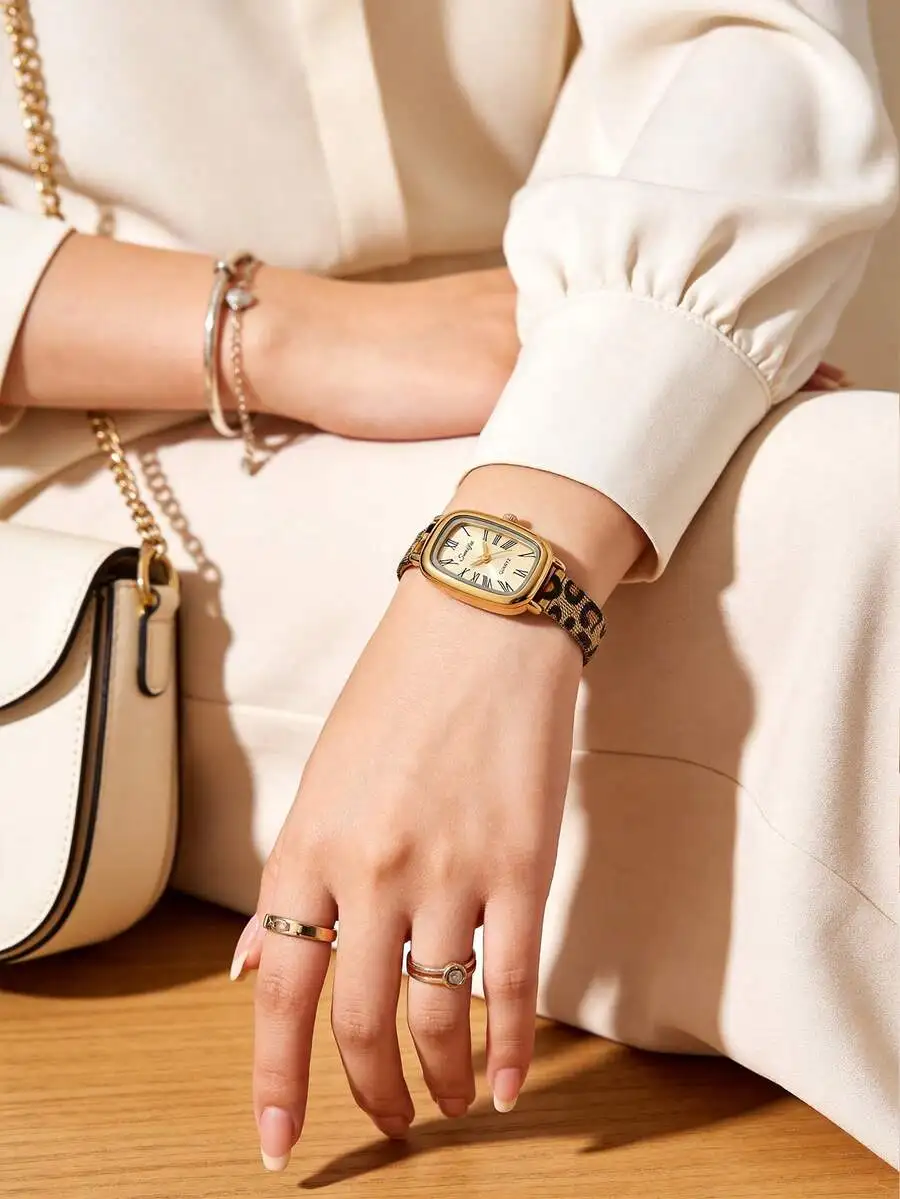 Womens Retro Quartz Watch With Alloy Case And Leopard Print Band, Elegant Minimalist Style For Office Daily Wear
Womens Retro Quartz Watch With Alloy Case And Leopard Print Band, Elegant Minimalist Style For Office Daily Wear