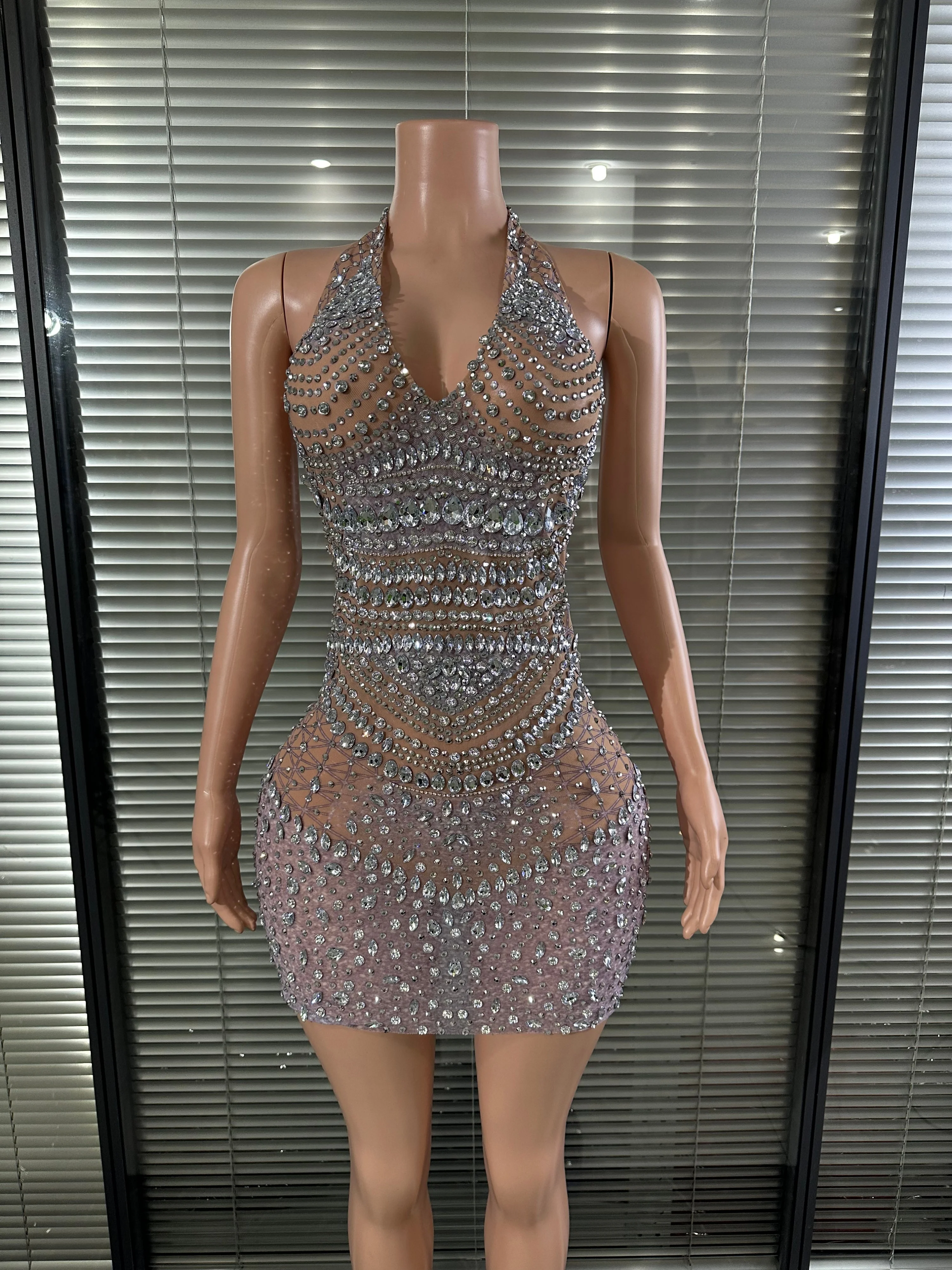 Glamorous Halter Neck Mini Dress Women Sexy Sheer Mesh Full Rhinestone Bodycon Outfit Singer Stage Performance Costume
Glamorous Halter Neck Mini Dress Women Sexy Sheer Mesh Full Rhinestone Bodycon Outfit Singer Stage Performance Costume