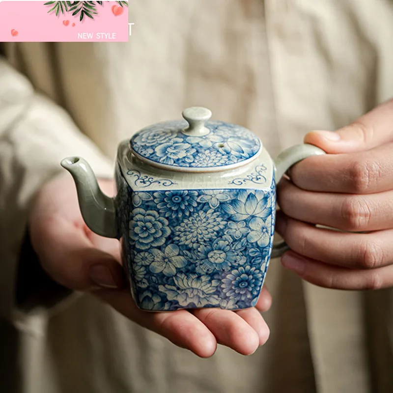 120ml Chinese Traditional Small Capacity Ceramic Teapots Hand-painted Blue and White Porcelain Tea Pot Kettle Handmade Tea Set
120ml Chinese Traditional Small Capacity Ceramic Teapots Hand-painted Blue and White Porcelain Tea Pot Kettle Handmade Tea Set