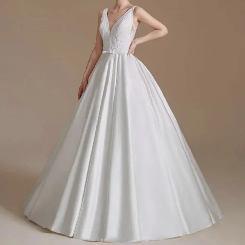 CustomizedGraceful and Classic Solid Color Satin A-Line Appliques Wedding Dress Floor Length Lace V-Neck Sleeveless Sweep Train
CustomizedGraceful and Classic Solid Color Satin A-Line Appliques Wedding Dress Floor Length Lace V-Neck Sleeveless Sweep Train