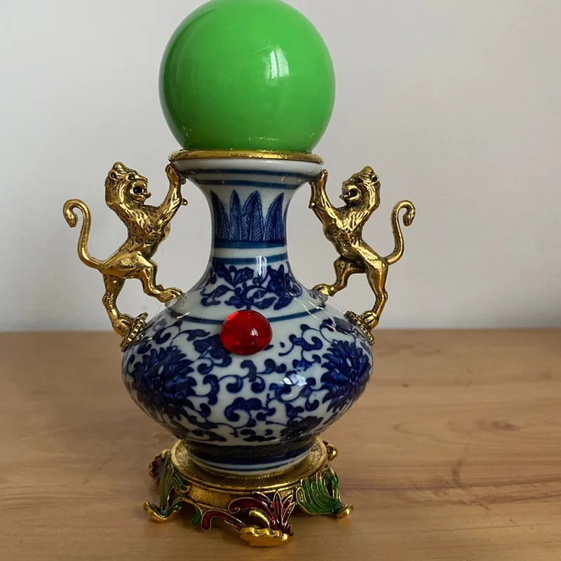 Modern Artwork Luminous Ball Antique Porcelain Blue and White Porcelain Vase Inlaid Luminous Pearl Crafts Luminous Ball Vase
Modern Artwork Luminous Ball Antique Porcelain Blue and White Porcelain Vase Inlaid Luminous Pearl Crafts Luminous Ball Vase
