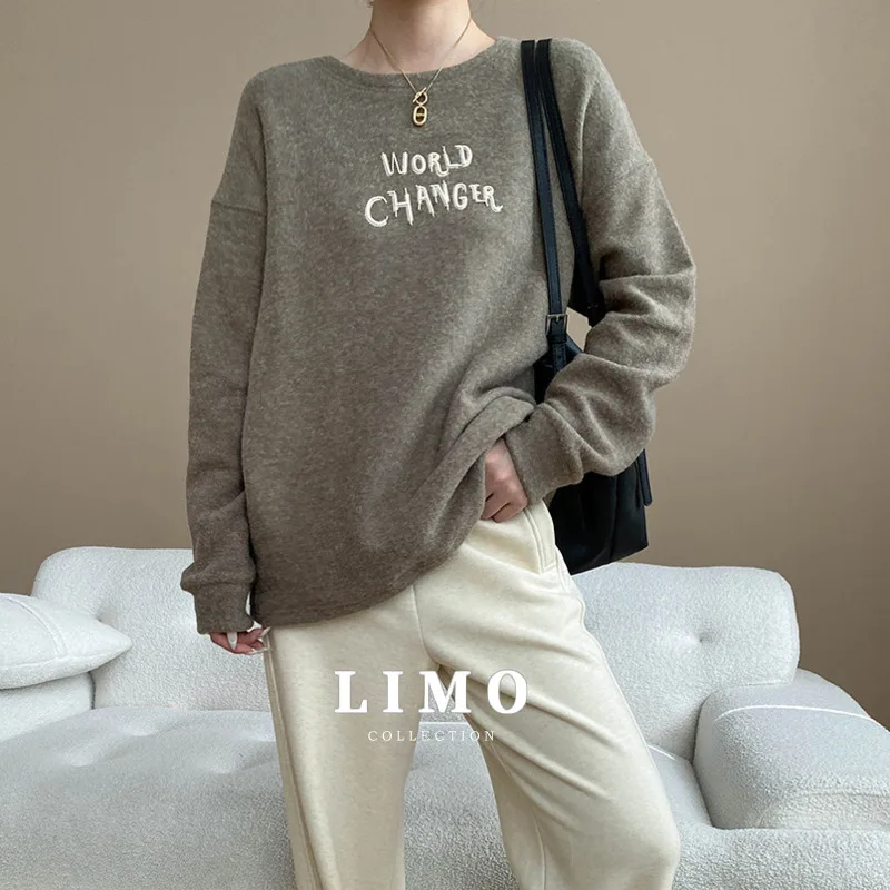 LIMO 2025, осень-зима, уютная хлопковая водолазка большого размера, женский повседневный топ с вышивкой букв, нечеткая матовая повседневная одежда
LIMO 2025, осень-зима, уютная хлопковая водолазка большого размера, женский повседневный топ с вышивкой букв, нечеткая матовая повседневная одежда