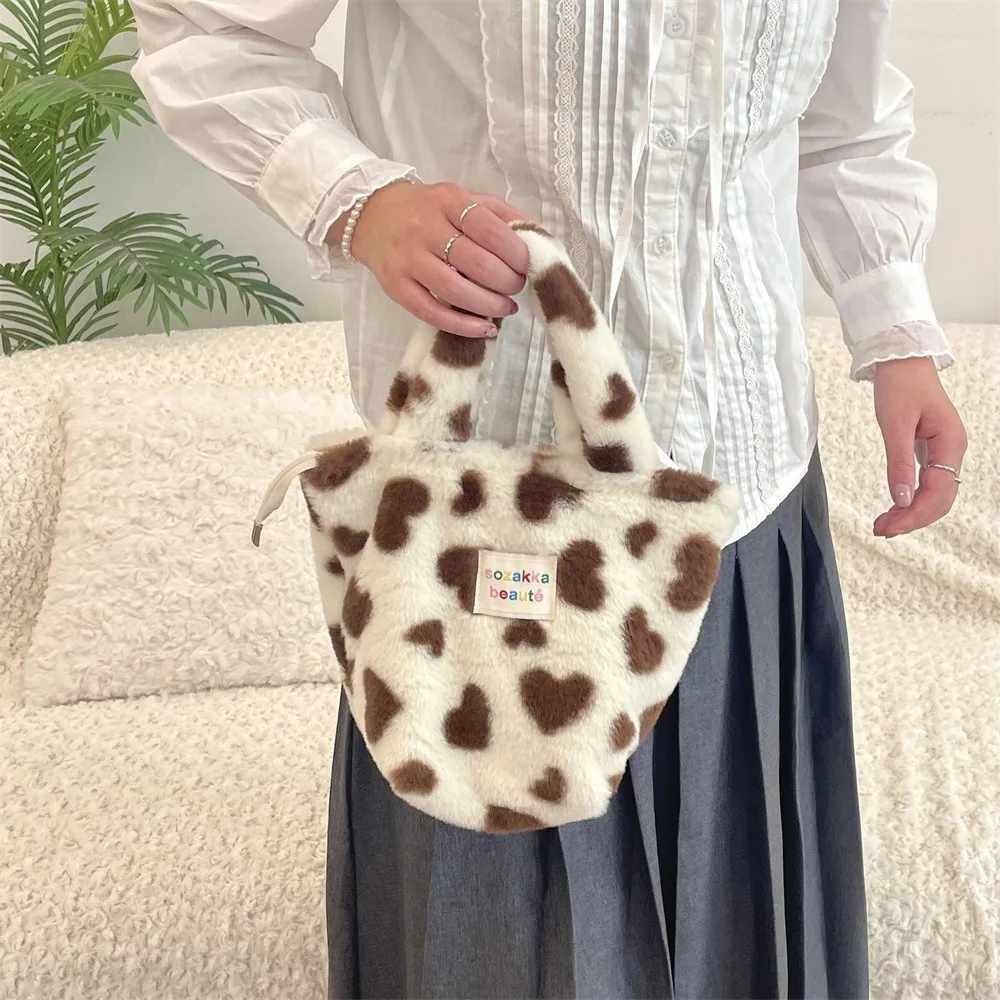 New Large Capacity Plush Handbag Polka Dot Casual Cosmetic Organizer Portable Underarm Bag Women
New Large Capacity Plush Handbag Polka Dot Casual Cosmetic Organizer Portable Underarm Bag Women