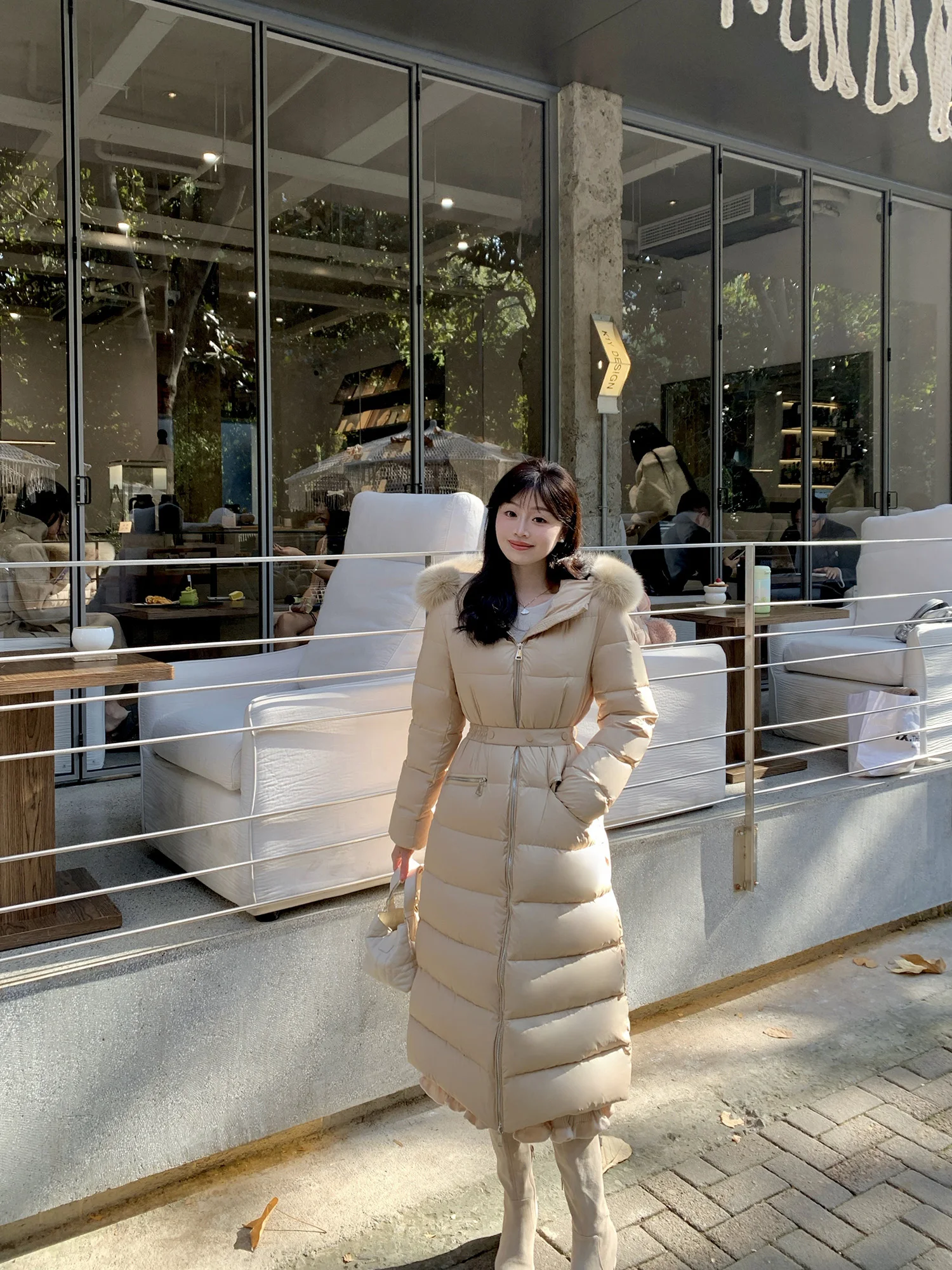 Женское зимнее пальто Ele Long Down Jaet с 90% белым пухом, меховым воротником, приталенным кроем, дизайн Wang Han Yan Seoul Initial Snow
Женское зимнее пальто Ele Long Down Jaet с 90% белым пухом, меховым воротником, приталенным кроем, дизайн Wang Han Yan Seoul Initial Snow