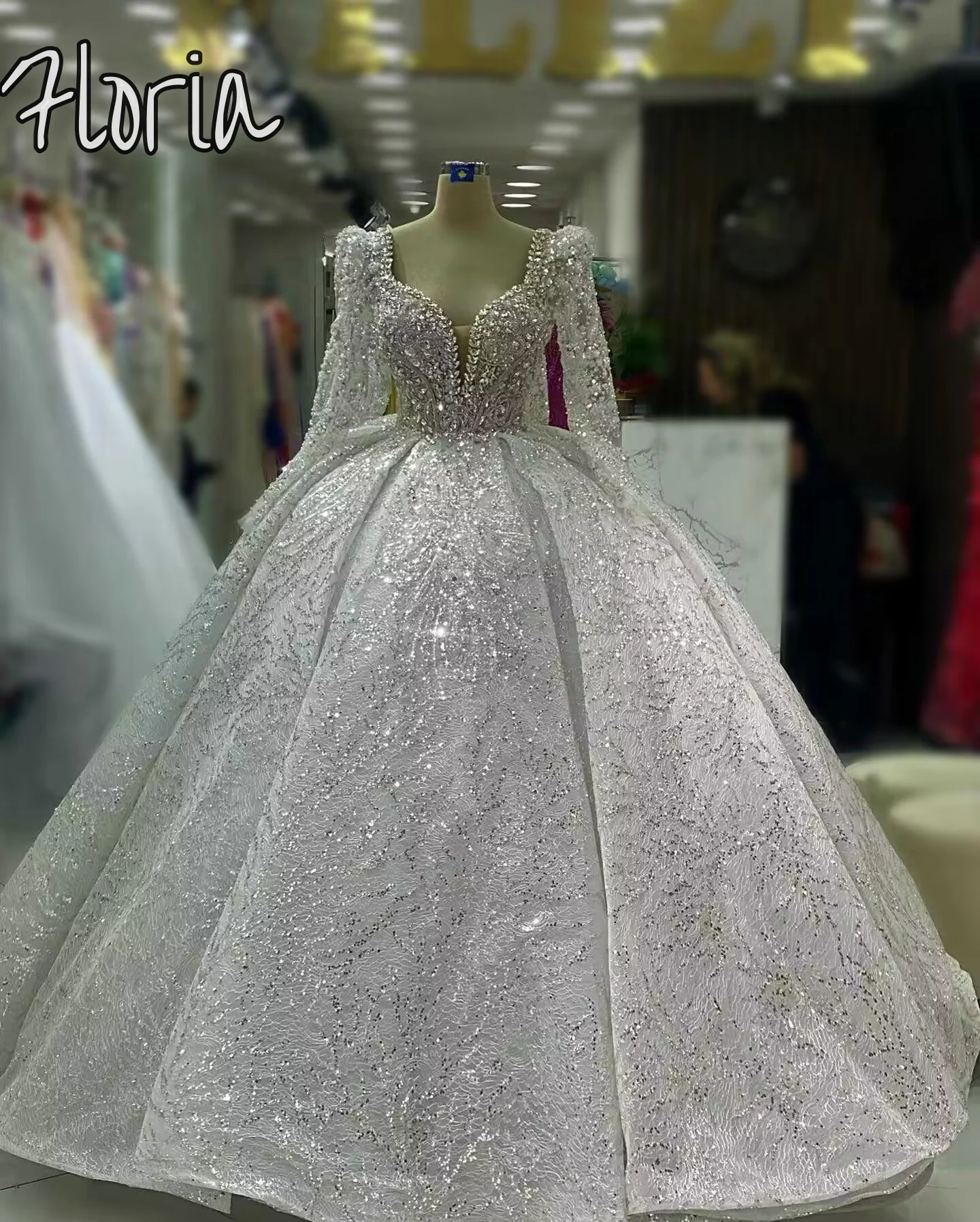2024 Muslim Arabic Gorgeous Sparkly Rhinestones Lace Wedding Dress Long Sleeve Beaded Bridal Dresses Bride Gown Custom Made
2024 Muslim Arabic Gorgeous Sparkly Rhinestones Lace Wedding Dress Long Sleeve Beaded Bridal Dresses Bride Gown Custom Made
