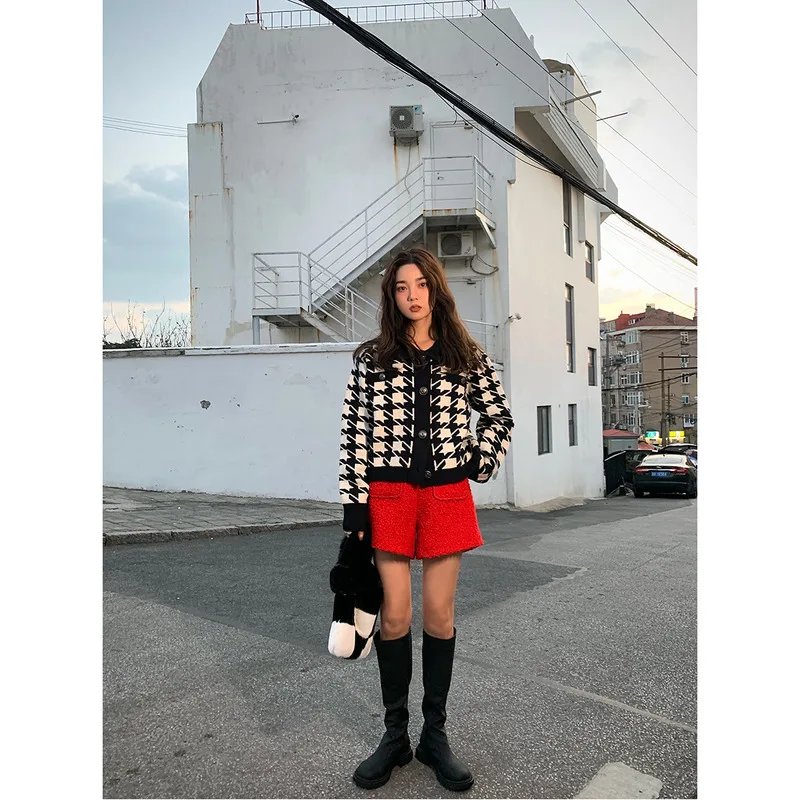 Женские шерстяные брюки-шорты А-силуэта с высокой талией для лета, осени и зимы Iceolloys
Женские шерстяные брюки-шорты А-силуэта с высокой талией для лета, осени и зимы Iceolloys