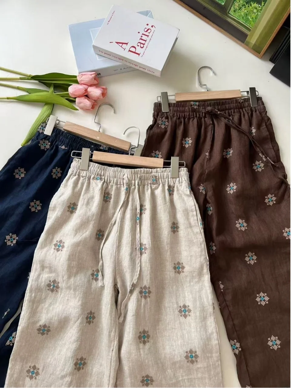 Широкие брюки с этническим принтом в стиле ретро, с эластичной резинкой на талии, повседневные свободные брюки с девятью точками для похудения, прямые брюки-трубы для женщин больших размеров
Широкие брюки с этническим принтом в стиле ретро, с эластичной резинкой на талии, повседневные свободные брюки с девятью точками для похудения, прямые брюки-трубы для женщин больших размеров