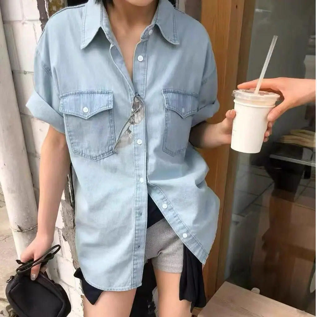 Loose Casual Short Sleeve Denim Shirt Women's Top Dongda Gate Fashion Pockets Design Comfortable Fit Girls Summer Shirt
Loose Casual Short Sleeve Denim Shirt Women's Top Dongda Gate Fashion Pockets Design Comfortable Fit Girls Summer Shirt