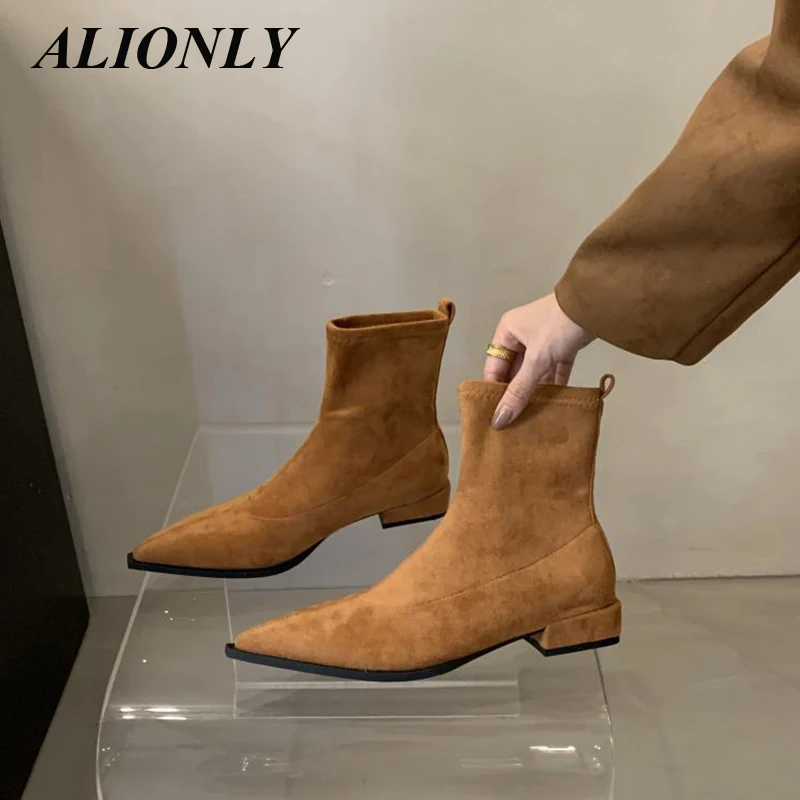 Alionly Sharp Pointed Thick Heel Women's Boots 2025 New Spring And Autumn Retro Suede Korean Style Mid Heel Short Boots
Alionly Sharp Pointed Thick Heel Women's Boots 2025 New Spring And Autumn Retro Suede Korean Style Mid Heel Short Boots