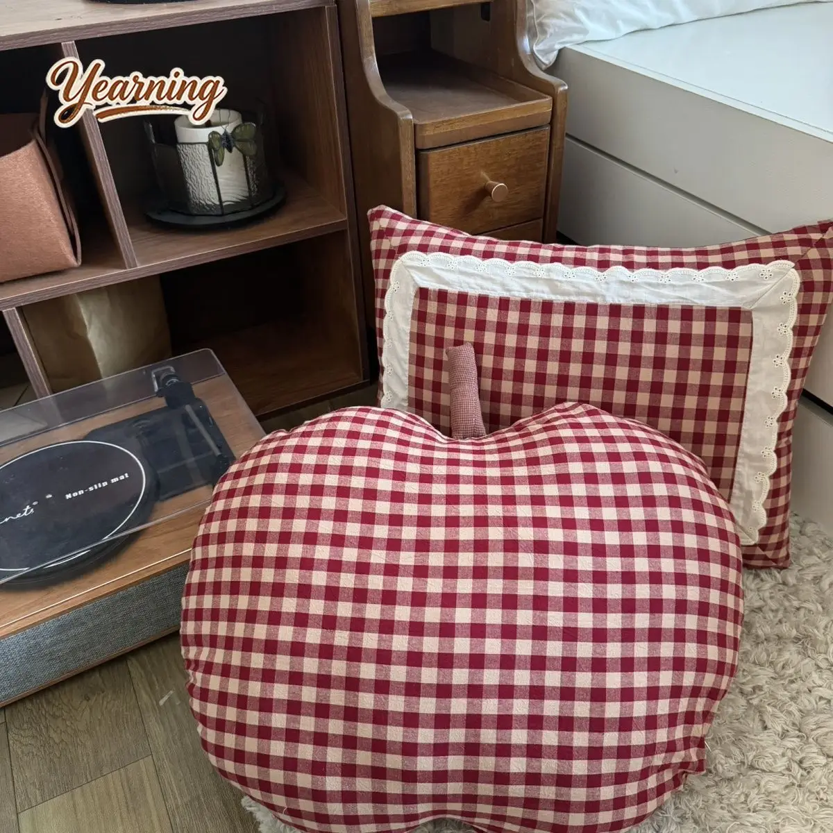 Cute Red Apple Retro Checkered Pillow Cushion Sofa Chair Pillow Holiday Prop Decoration Backrest Gift
Cute Red Apple Retro Checkered Pillow Cushion Sofa Chair Pillow Holiday Prop Decoration Backrest Gift