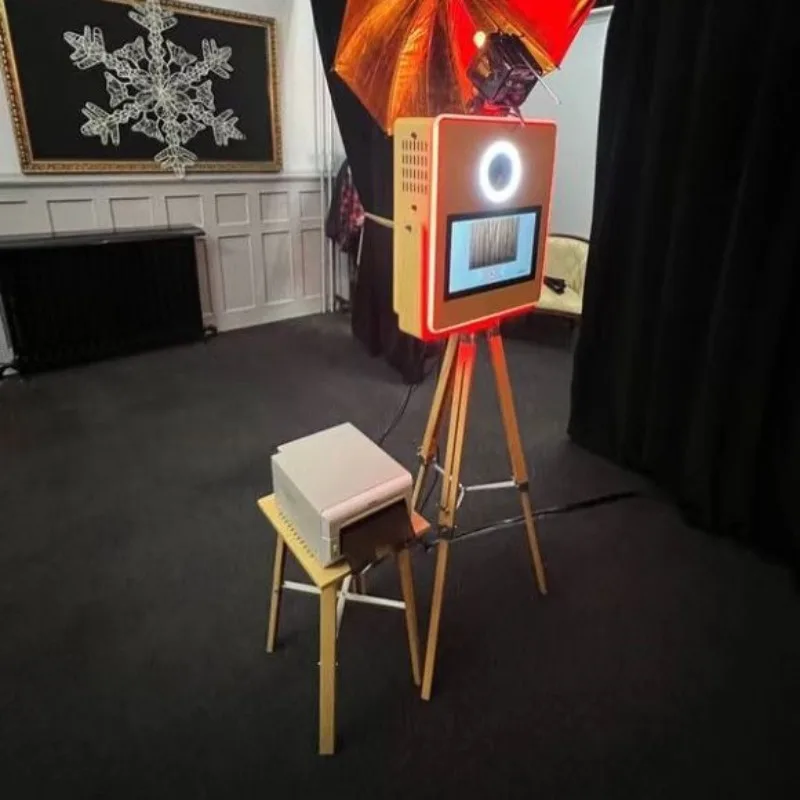 Wooden photo booth wedding
Wooden photo booth wedding