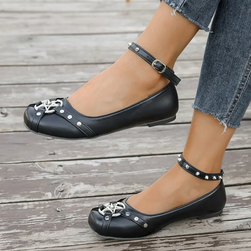 Новые модные женские кожаные туфли 2026 года: люксовые балетки с круглым носком, готические металлические звезды, пряжки, черные, на плоской подошве, для уличного стиля
Новые модные женские кожаные туфли 2026 года: люксовые балетки с круглым носком, готические металлические звезды, пряжки, черные, на плоской подошве, для уличного стиля