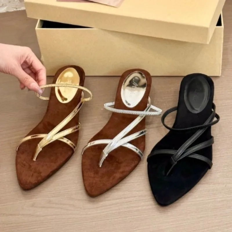 Two-Wear 2026 Summer Vintage Pointed Toe Clip Toe One Strap Wedge Sandals Summer Open Toe Slippers
Two-Wear 2026 Summer Vintage Pointed Toe Clip Toe One Strap Wedge Sandals Summer Open Toe Slippers