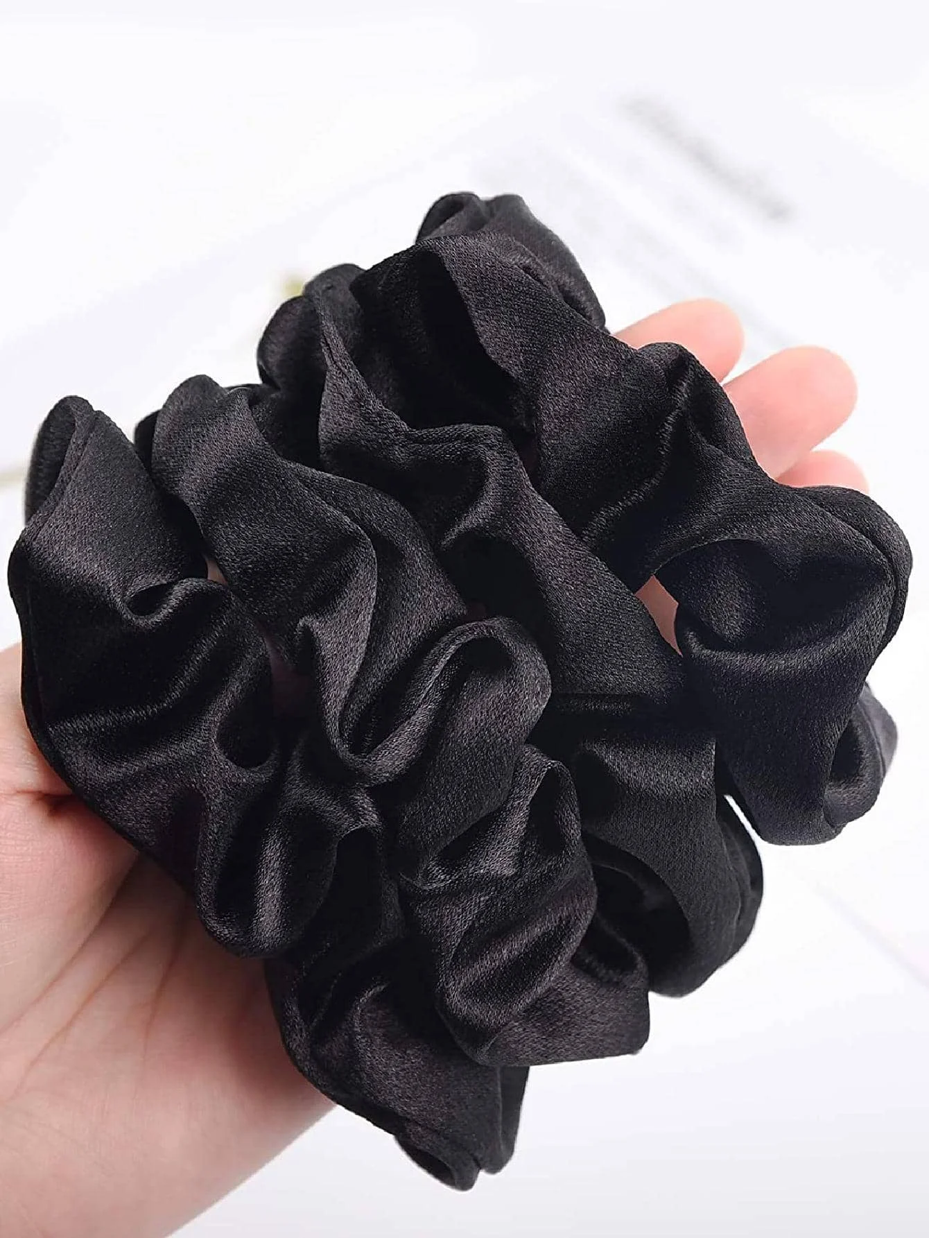 4Pcs Women Black Solid Minimalist Scrunchies, Casual Elastic Hair Ties Ponytail Holders Hair Accessories
4Pcs Women Black Solid Minimalist Scrunchies, Casual Elastic Hair Ties Ponytail Holders Hair Accessories
