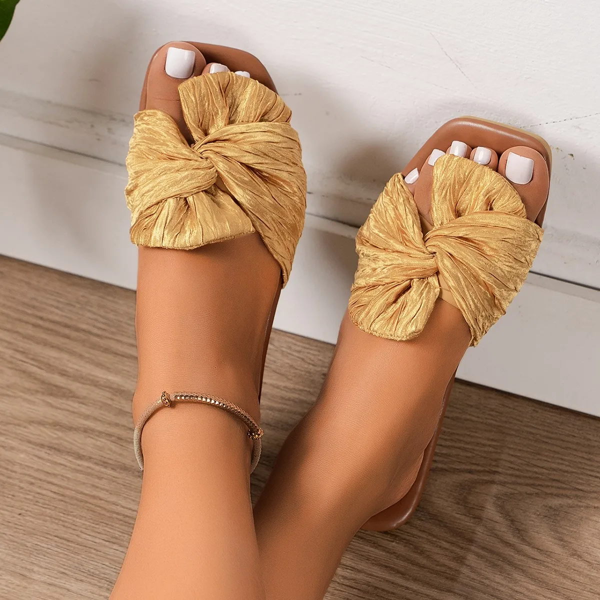 Summer Woman Slippers Fashion Brand Casual Slides Ladies Flat Shoes Woman Peep Toe Beach Sandals Outdoor Flip Flops Low Heel
Summer Woman Slippers Fashion Brand Casual Slides Ladies Flat Shoes Woman Peep Toe Beach Sandals Outdoor Flip Flops Low Heel