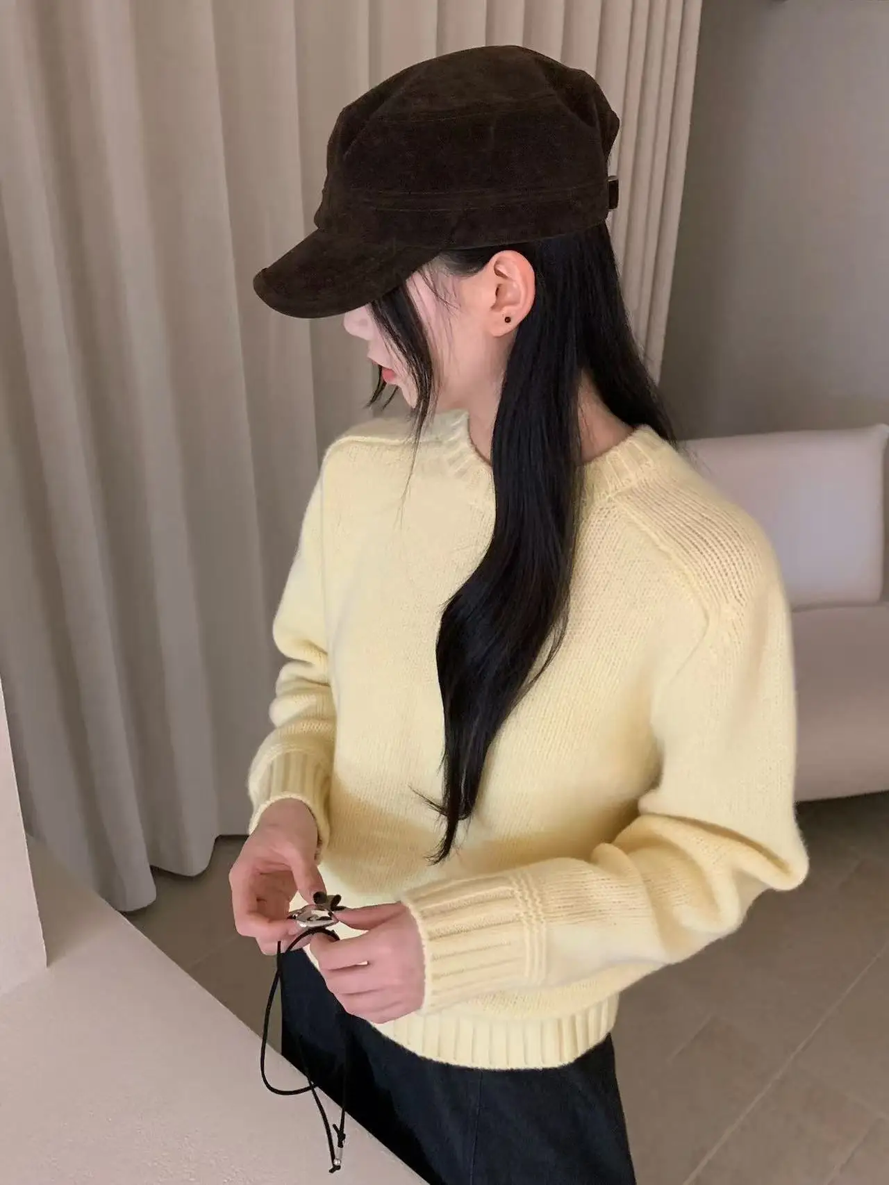 Мягкий уютный осенне-зимний шерстяной свитер с круглым вырезом, женский вязаный джемпер, теплый, толстый, с длинными рукавами, повседневный, комфортный крой
Мягкий уютный осенне-зимний шерстяной свитер с круглым вырезом, женский вязаный джемпер, теплый, толстый, с длинными рукавами, повседневный, комфортный крой