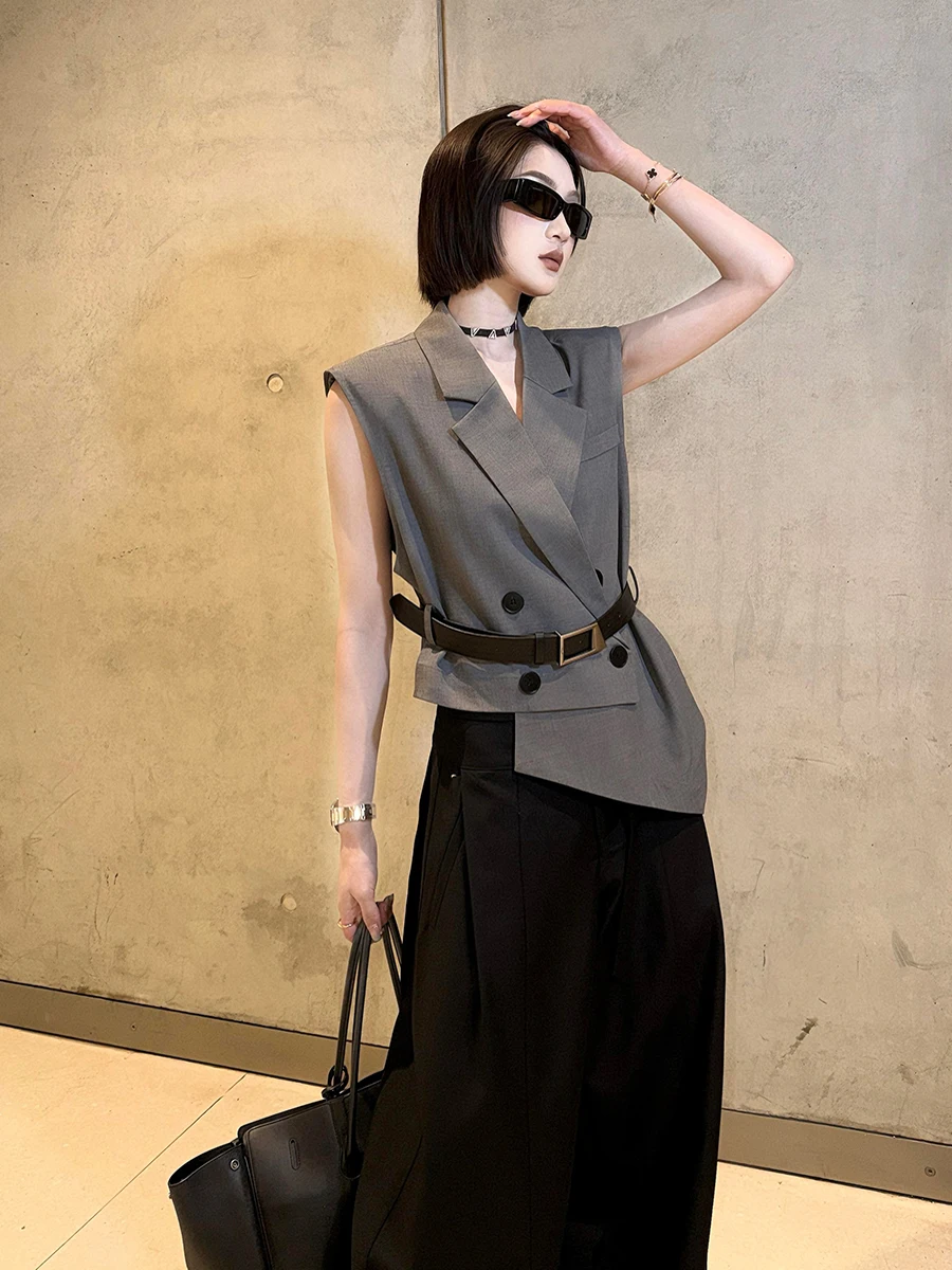 Black Unisex Casual Fashion Suit Vest And Pants Set High Waist Wide Leg Pants for Women Irregular Design Versatile Slimming
Black Unisex Casual Fashion Suit Vest And Pants Set High Waist Wide Leg Pants for Women Irregular Design Versatile Slimming