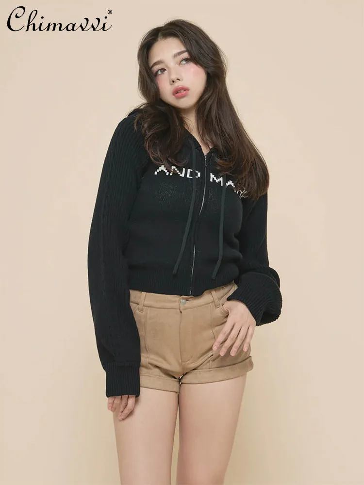 2026 Spring Japanese Style Letter Jacquard Zipper Knitted Long Sleeve Hooded Short Cardigan Camisole 2Piece Set Girls Women Tops
2026 Spring Japanese Style Letter Jacquard Zipper Knitted Long Sleeve Hooded Short Cardigan Camisole 2Piece Set Girls Women Tops