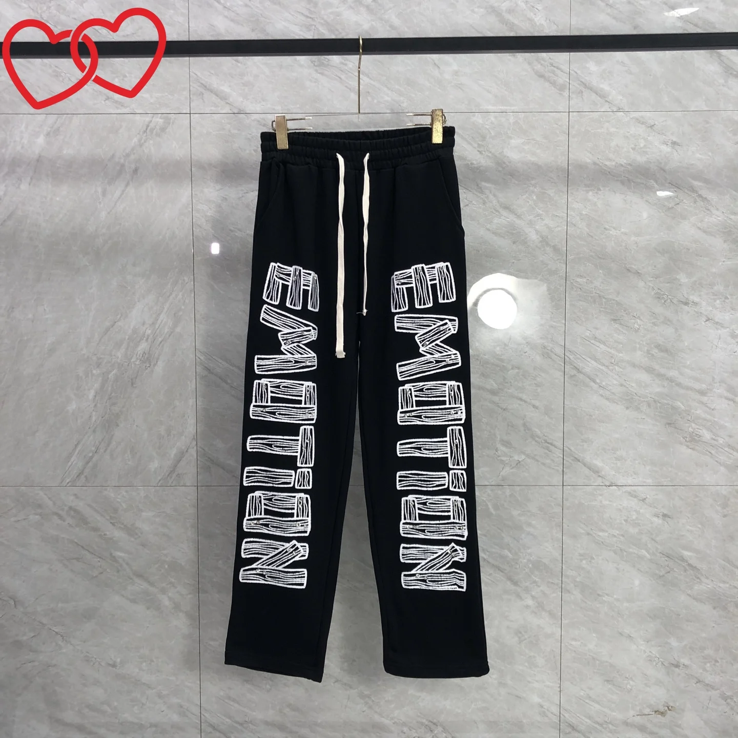 Classic MIXED EMOTION Sweatpants Men Cotton Flash Hot Drill Letter Printing Drawstring Jogger Pants Men With Tag
Classic MIXED EMOTION Sweatpants Men Cotton Flash Hot Drill Letter Printing Drawstring Jogger Pants Men With Tag