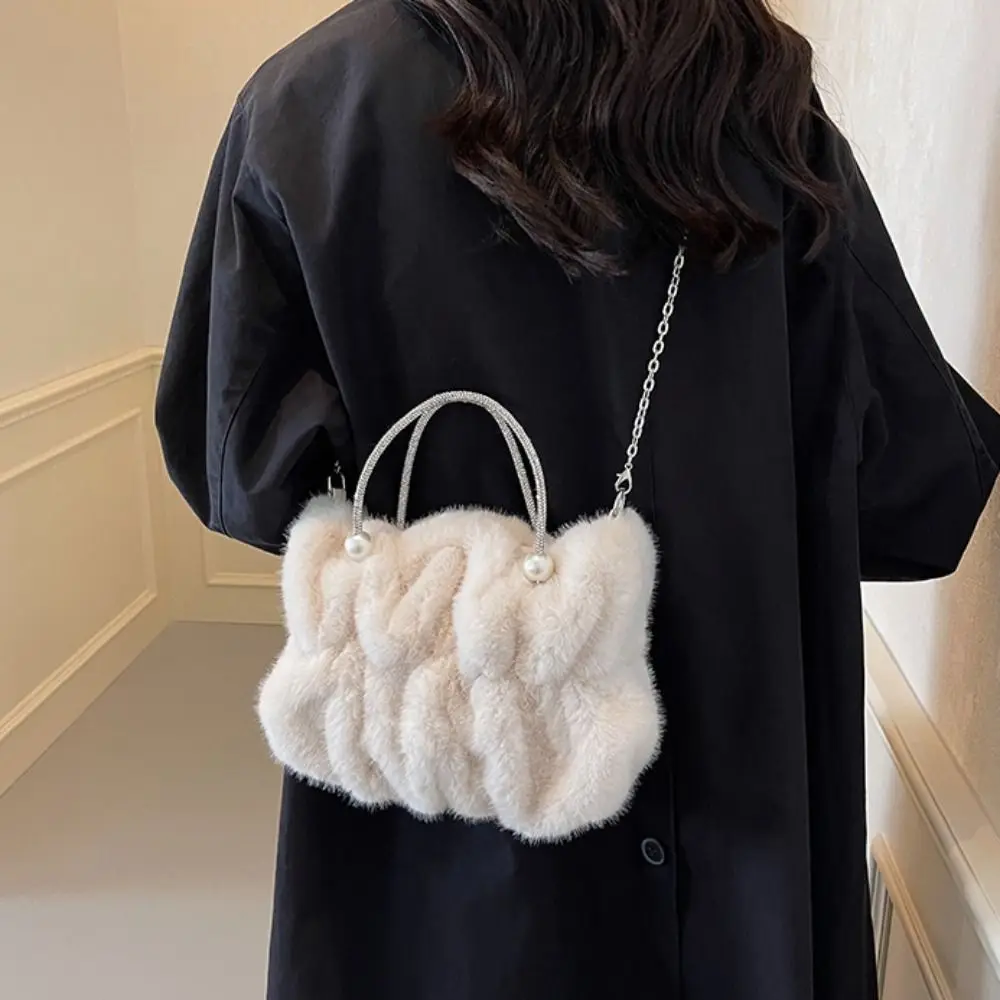 Korean Style Women Plush Shoulder Bag Solid Color Luxury Chain Winter Fluffy Handbag Exquisite Soft Faux Fur Crossbody Bag Women
Korean Style Women Plush Shoulder Bag Solid Color Luxury Chain Winter Fluffy Handbag Exquisite Soft Faux Fur Crossbody Bag Women