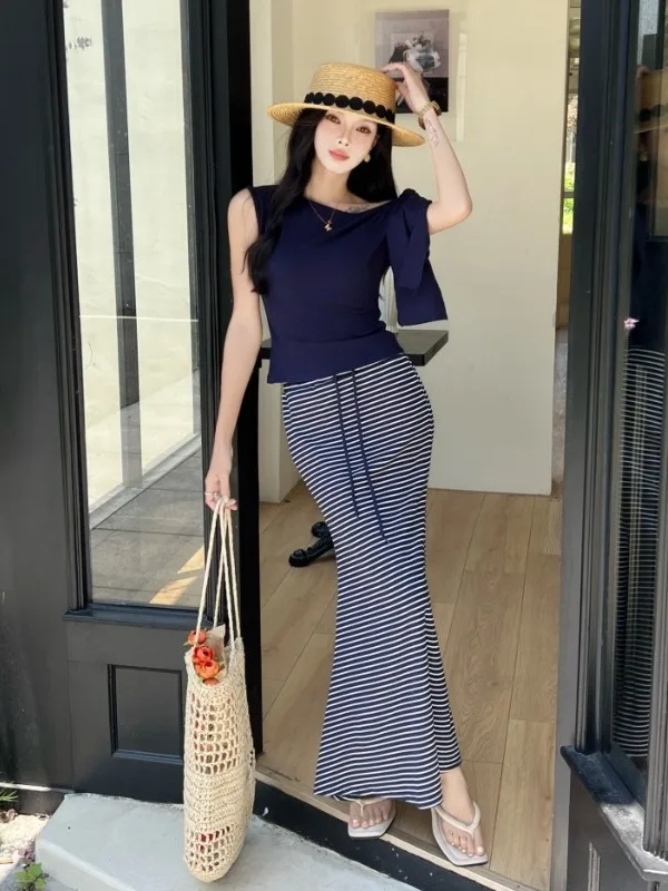 Summer New Women's Knitted Slim Fit Stripe Fish Tail Half Skirt Two Piece Set Chic Vacation Style Wrap Waist Design Anti-Wrinkle
Summer New Women's Knitted Slim Fit Stripe Fish Tail Half Skirt Two Piece Set Chic Vacation Style Wrap Waist Design Anti-Wrinkle