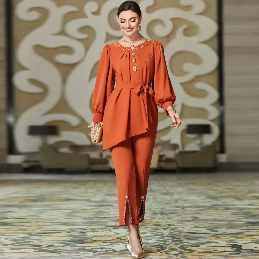 2PCS Turkey Dubai Women Diamonds Tops Pants Set Muslim Outfits Abaya Kaftan Suit Tracksuit Dress Robe Femme Musulmane Ensembles
2PCS Turkey Dubai Women Diamonds Tops Pants Set Muslim Outfits Abaya Kaftan Suit Tracksuit Dress Robe Femme Musulmane Ensembles