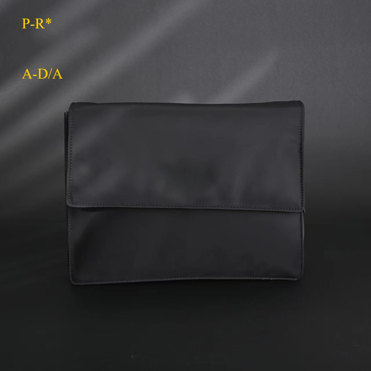 Retro Solid-Color Shoulder Bag — Casual Street-Style Everyday Handbag
Retro Solid-Color Shoulder Bag — Casual Street-Style Everyday Handbag