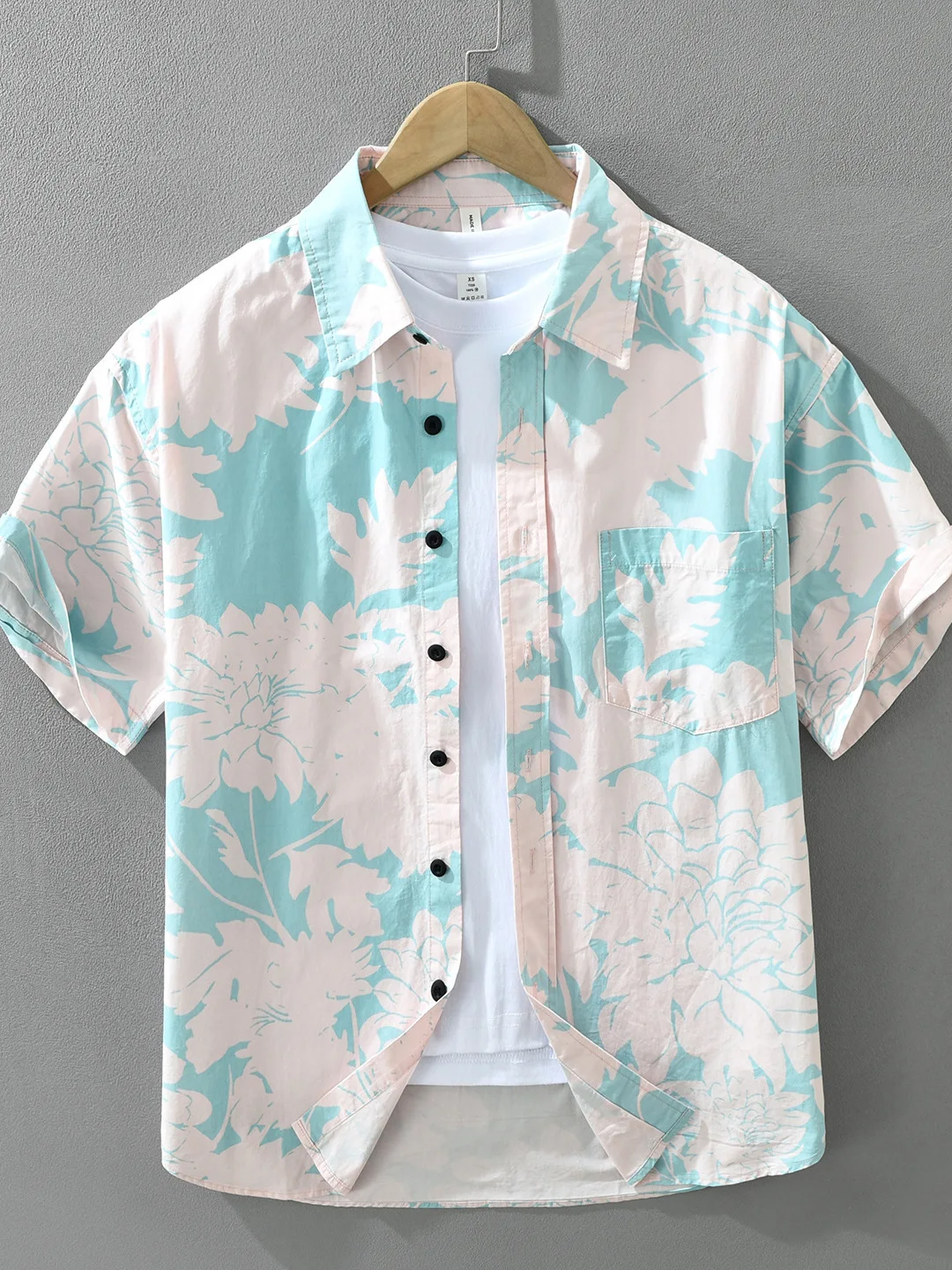 Trendy Print Short Sleeve Men's Cotton Casual Shirt Breathable Loose Design Summer New Style Street Style Floral Pattern Butt...
Trendy Print Short Sleeve Men's Cotton Casual Shirt Breathable Loose Design Summer New Style Street Style Floral Pattern Butt...