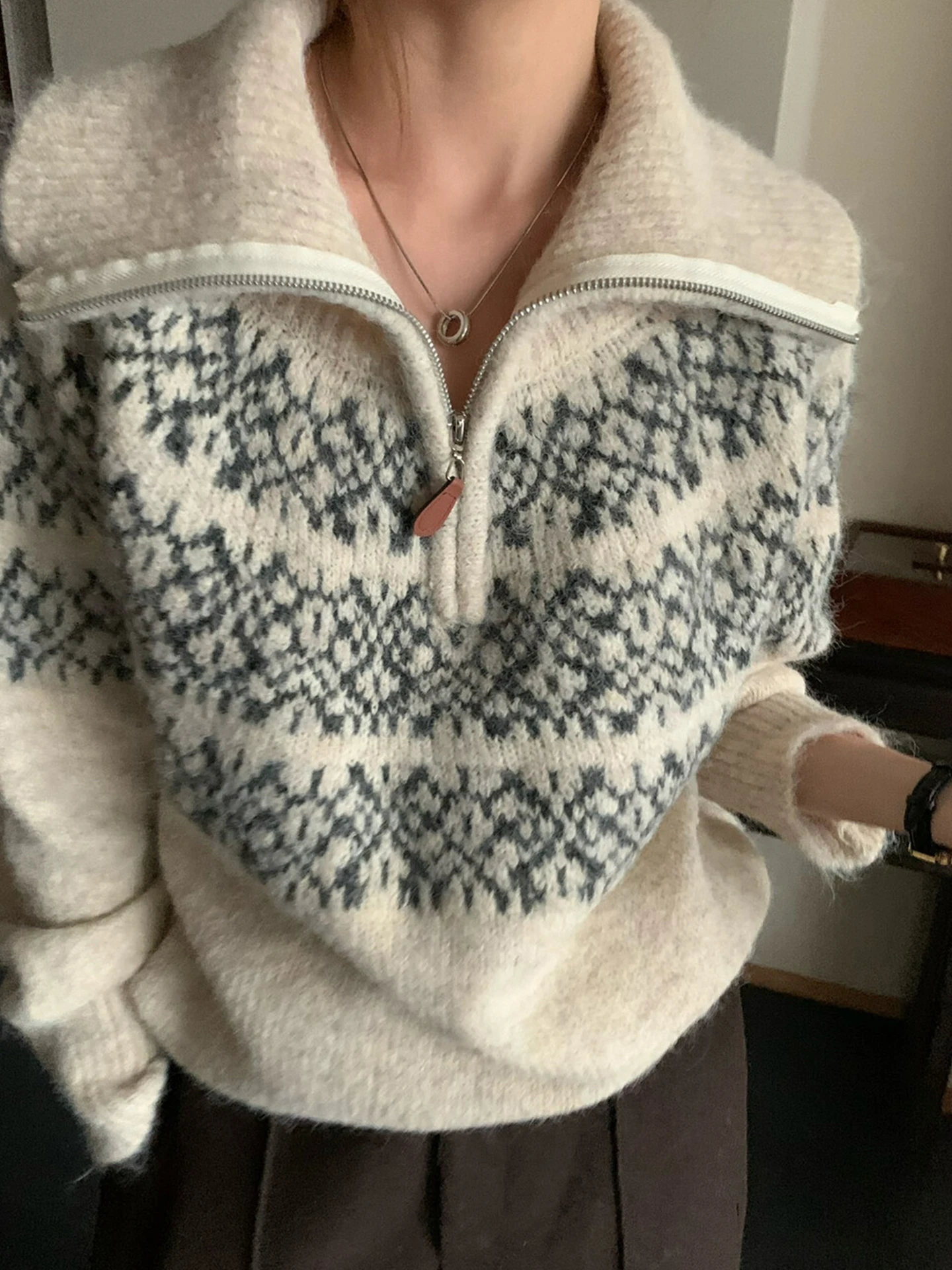 Nordic High Ne Zipper Loose Knitted Sweater Women's Autumn Winter Lazy Sle Faion Casual Loose Fit Zipper Collar Top
Nordic High Ne Zipper Loose Knitted Sweater Women's Autumn Winter Lazy Sle Faion Casual Loose Fit Zipper Collar Top