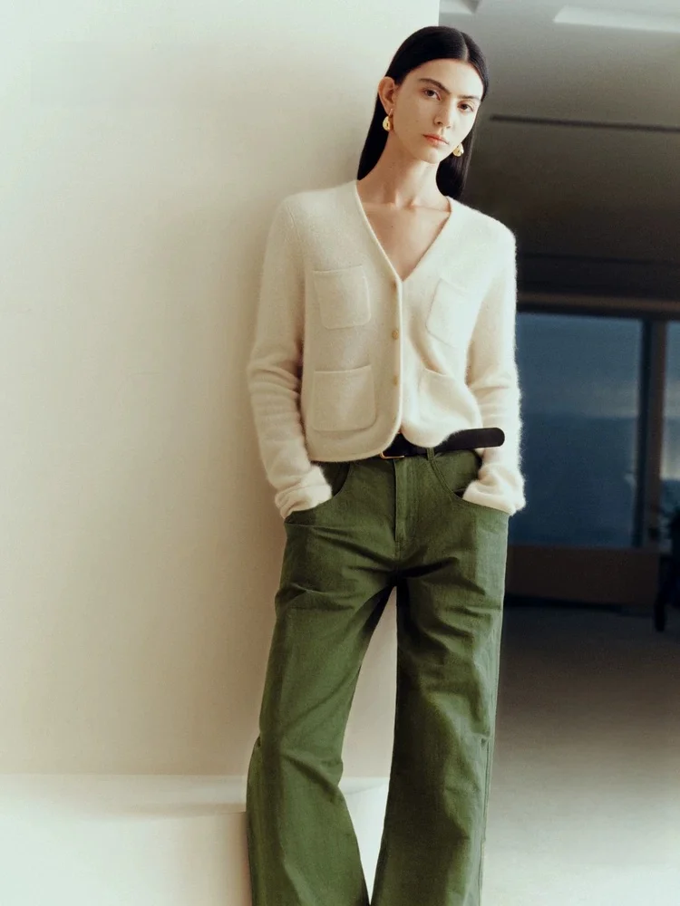 Elegant V-Neck Short Sleeve Women's Sweater Jacket Edition Spring New Fashion Fur Trim Open Cardigan Quality Craftsmanship
Elegant V-Neck Short Sleeve Women's Sweater Jacket Edition Spring New Fashion Fur Trim Open Cardigan Quality Craftsmanship