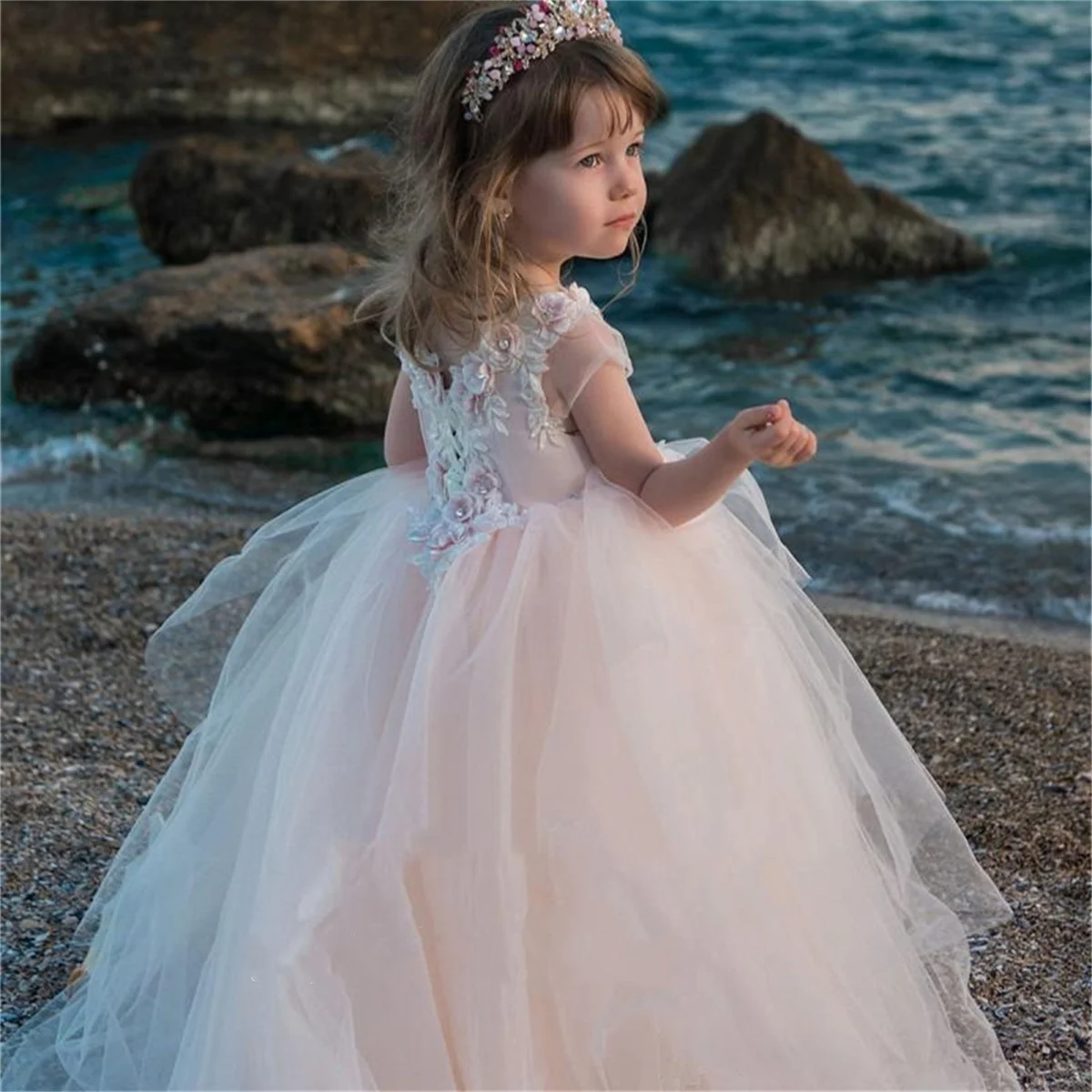 Flower Girl Dress Pink Puffy Tulle Lace Applique Wedding Lovely Flower Child First Eucharistic Birthday Party Dress Girl Gift
Flower Girl Dress Pink Puffy Tulle Lace Applique Wedding Lovely Flower Child First Eucharistic Birthday Party Dress Girl Gift