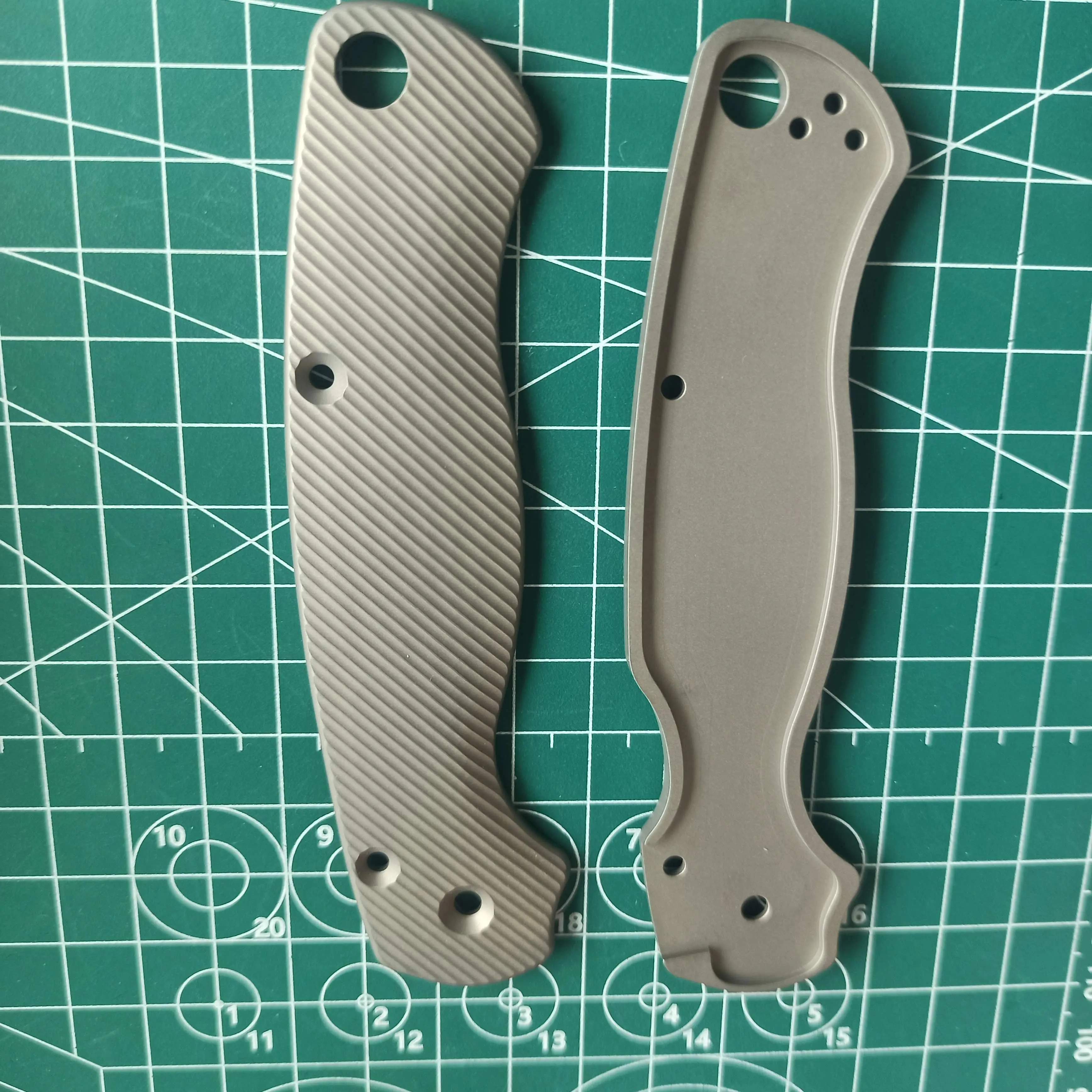 1 Pair Titanium Alloy Handle Scales for Spyderco C81 Para 2 Folding Knives
1 Pair Titanium Alloy Handle Scales for Spyderco C81 Para 2 Folding Knives
