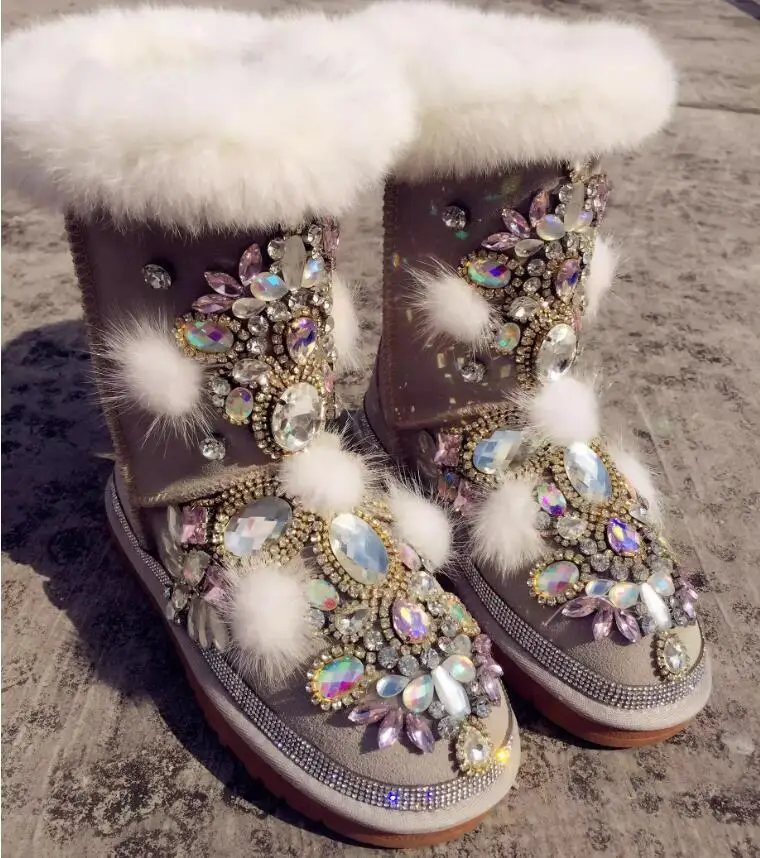 Симпатичные зимние ботинки с блестящими бриллиантами и кристаллами белого кроличьего меха с помпоном, серые зимние ботинки из коровьей замши с круглым носком и стразами на плюшевом меху
Симпатичные зимние ботинки с блестящими бриллиантами и кристаллами белого кроличьего меха с помпоном, серые зимние ботинки из коровьей замши с круглым носком и стразами на плюшевом меху