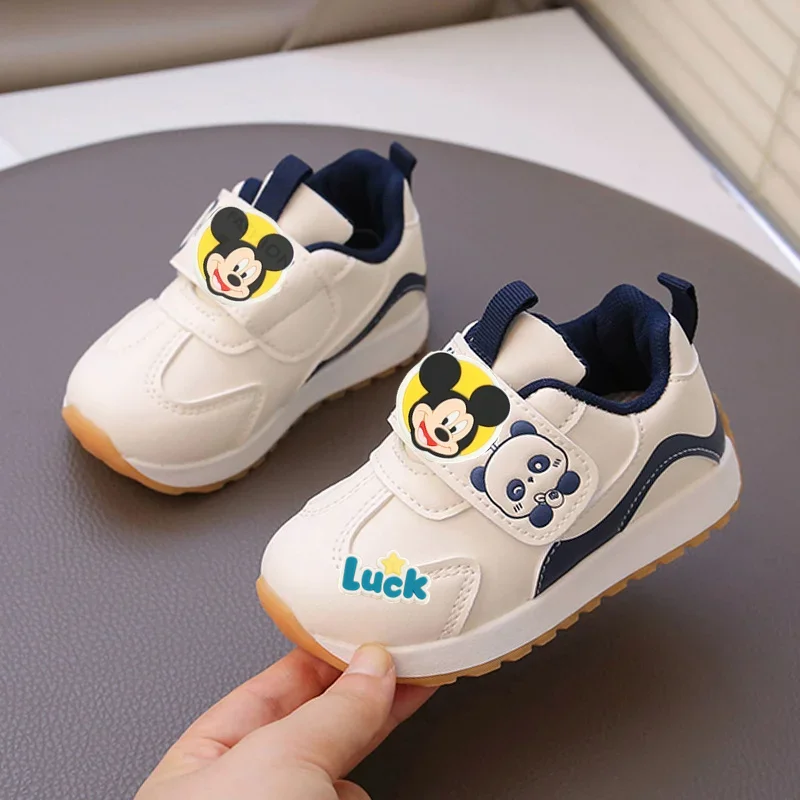 Весенне-осенние детские кроссовки с Микки Маусом и Минни, новинка 2026 года, повседневная обувь Disney для мальчиков и девочек, детская обувь из искусственной кожи для малышей
Весенне-осенние детские кроссовки с Микки Маусом и Минни, новинка 2026 года, повседневная обувь Disney для мальчиков и девочек, детская обувь из искусственной кожи для малышей