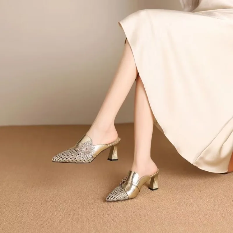 Pointed Toe Slippers Fashion and Versatile Cutout Breathable Wrapped Toe Drag Comfortable High Heel Women's Shoes
Pointed Toe Slippers Fashion and Versatile Cutout Breathable Wrapped Toe Drag Comfortable High Heel Women's Shoes