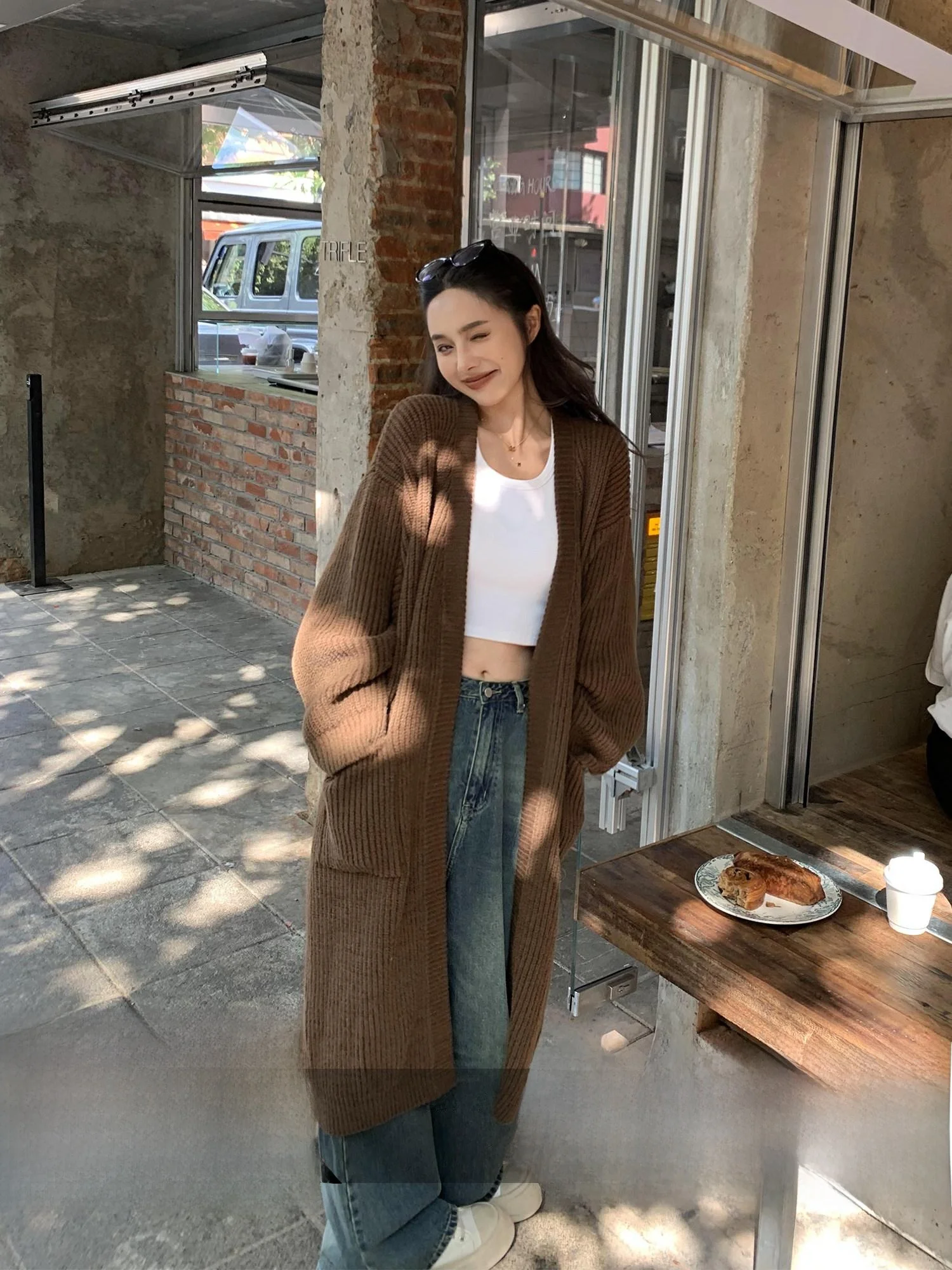 Женский кардиган ChenMiFan с длинным рукавом и V-образным вырезом, свободного кроя, средней длины, осенне-зимняя верхняя одежда, модный повседневный стиль
Женский кардиган ChenMiFan с длинным рукавом и V-образным вырезом, свободного кроя, средней длины, осенне-зимняя верхняя одежда, модный повседневный стиль