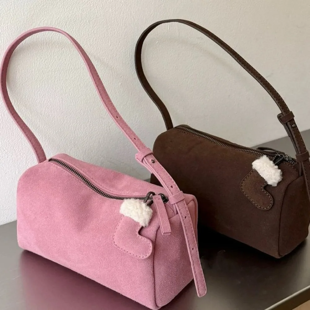 Модная сумка-подушка из искусственной замши, женская сумка через плечо, повседневная дизайнерская сумка-бокс, женская сумка-клатч, НОВИНКА 2026, сумка через плечо, шикарная сумочка
Модная сумка-подушка из искусственной замши, женская сумка через плечо, повседневная дизайнерская сумка-бокс, женская сумка-клатч, НОВИНКА 2026, сумка через плечо, шикарная сумочка