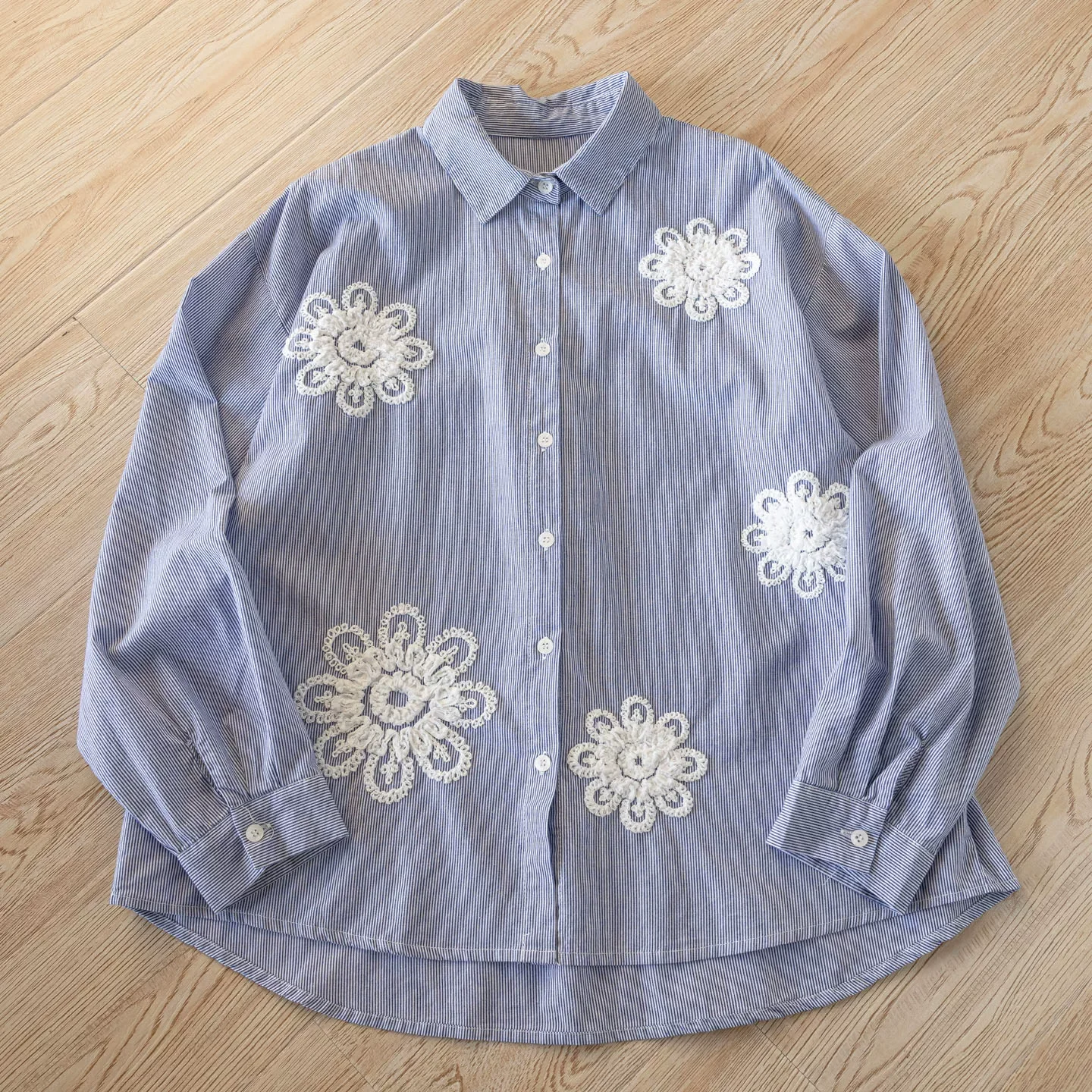 Японская одежда 2026: весенние рубашки и блузки в стиле Mori Girl с цветочной вышивкой и полосками для женщин, хлопковые топы, женская одежда
Японская одежда 2026: весенние рубашки и блузки в стиле Mori Girl с цветочной вышивкой и полосками для женщин, хлопковые топы, женская одежда